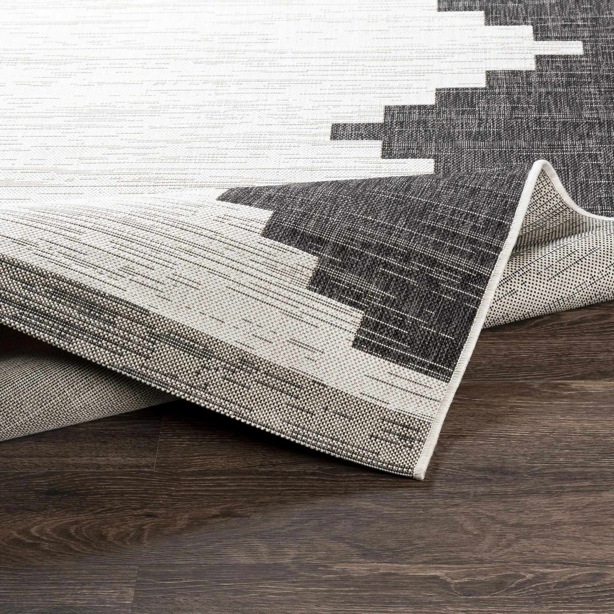Livabliss Eagean Bohemian Diamond Indoor / OutdoorArea Rug