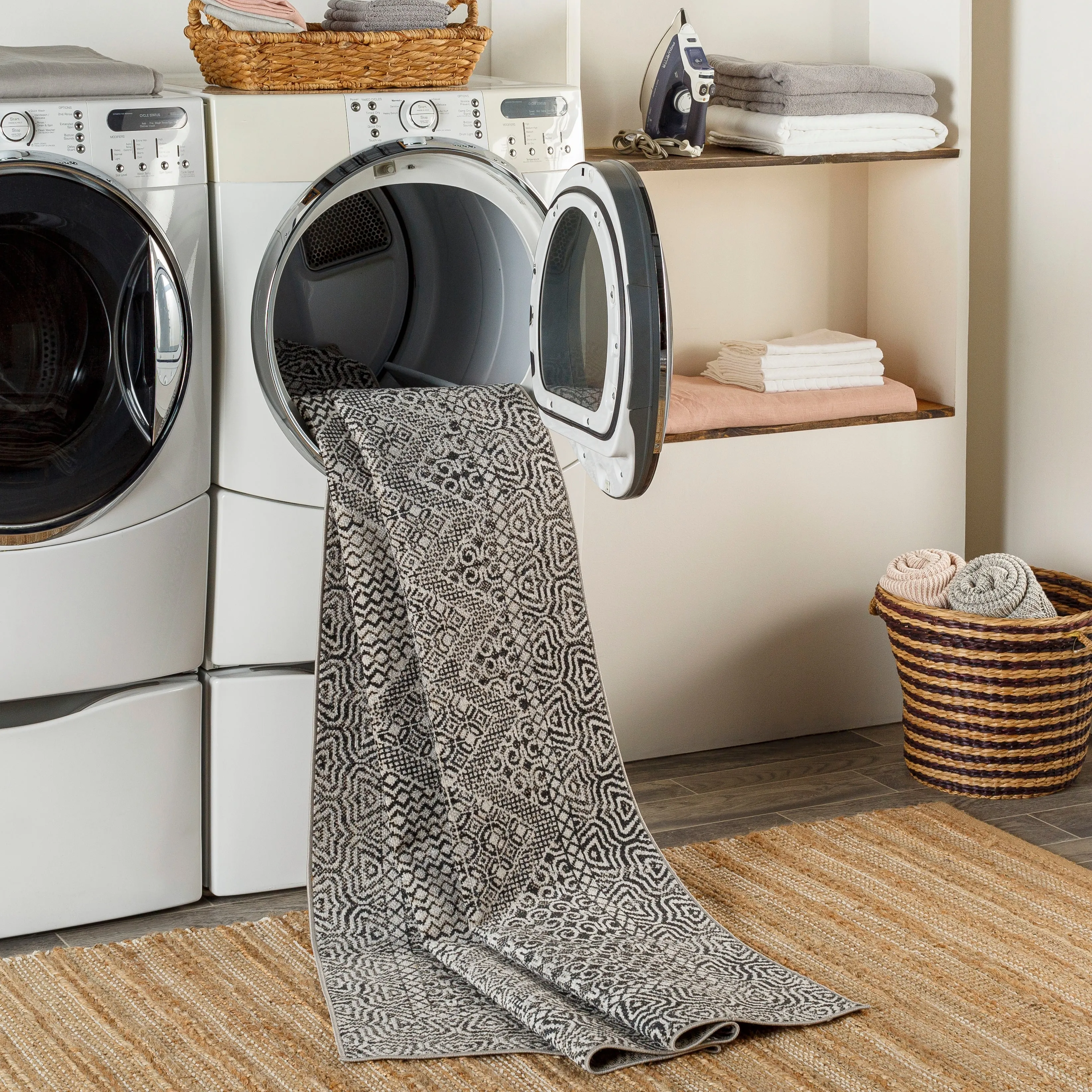 Livabliss Lavadora Global Geometric Machine Washable Boho Area Rug