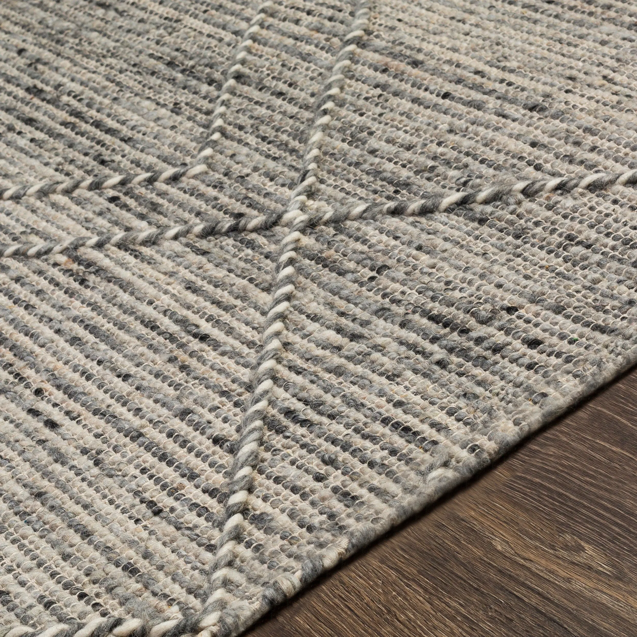 Livabliss Paulu Cottage Diamond Area Rug