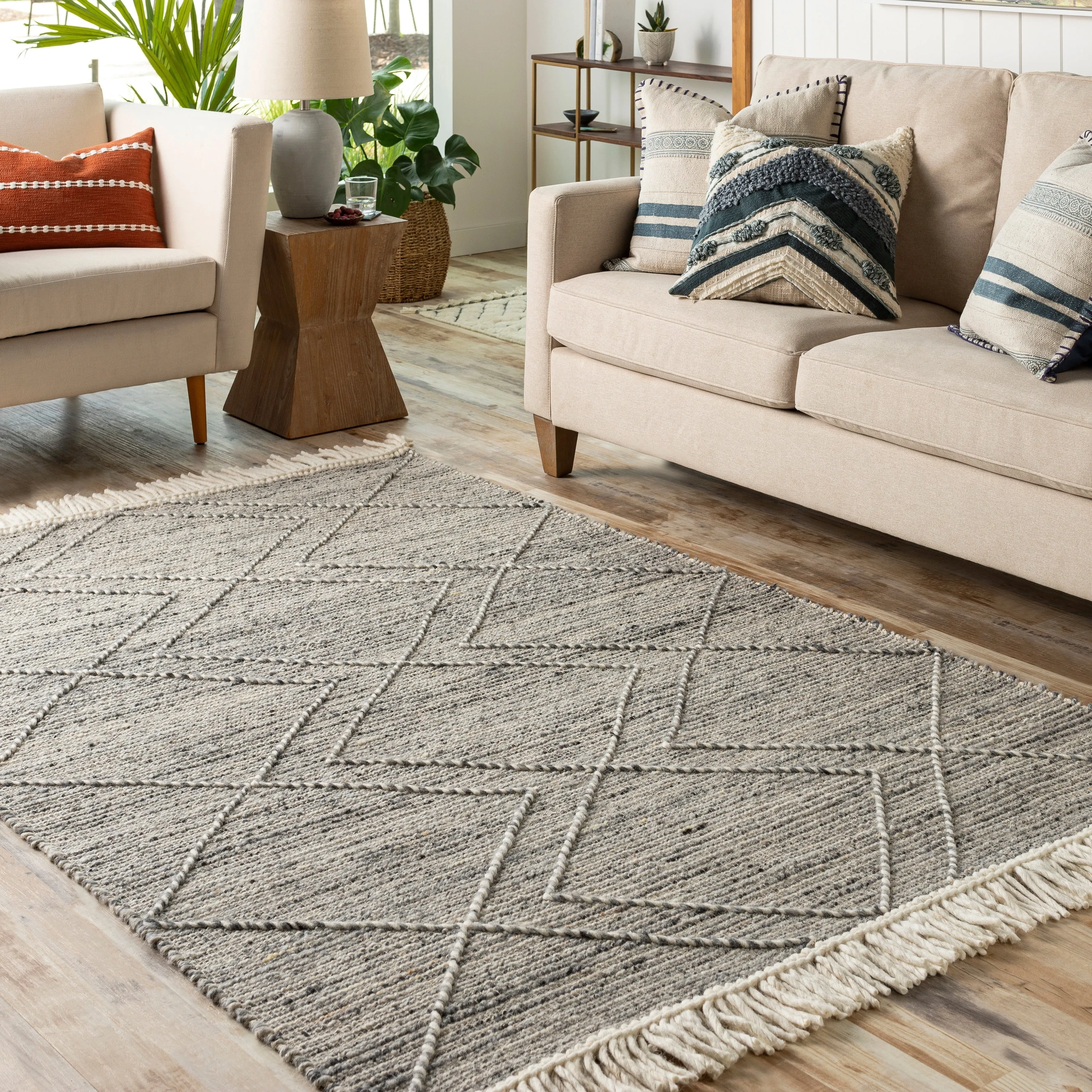 Livabliss Paulu Cottage Diamond Area Rug