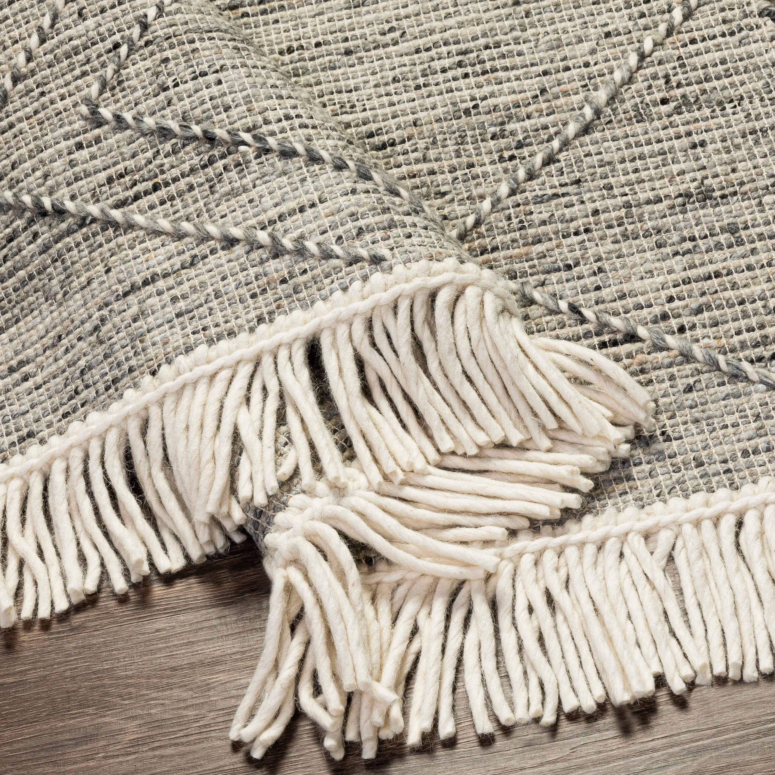 Livabliss Paulu Cottage Diamond Area Rug