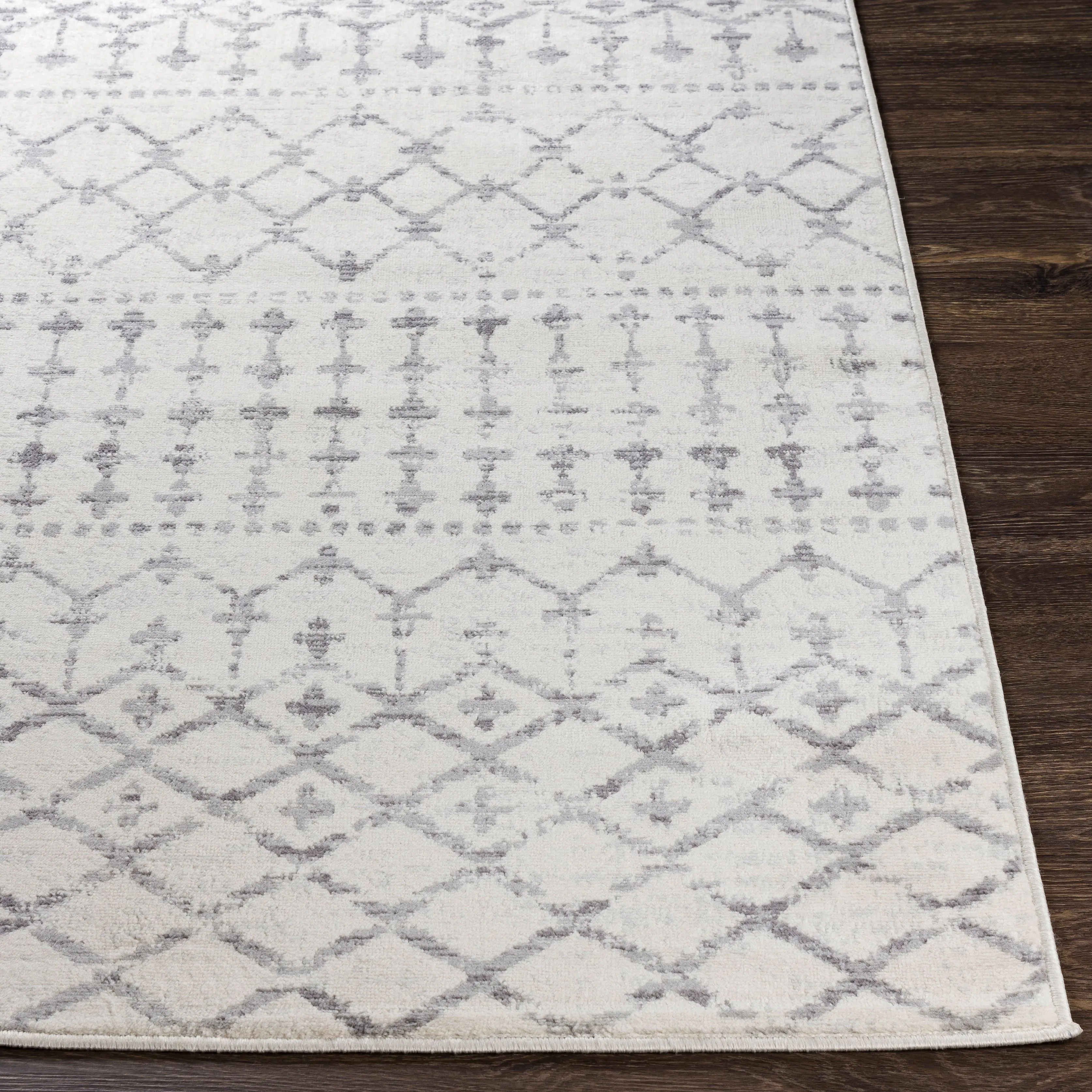 Livabliss Vanya Moroccan Diamond Area Rug