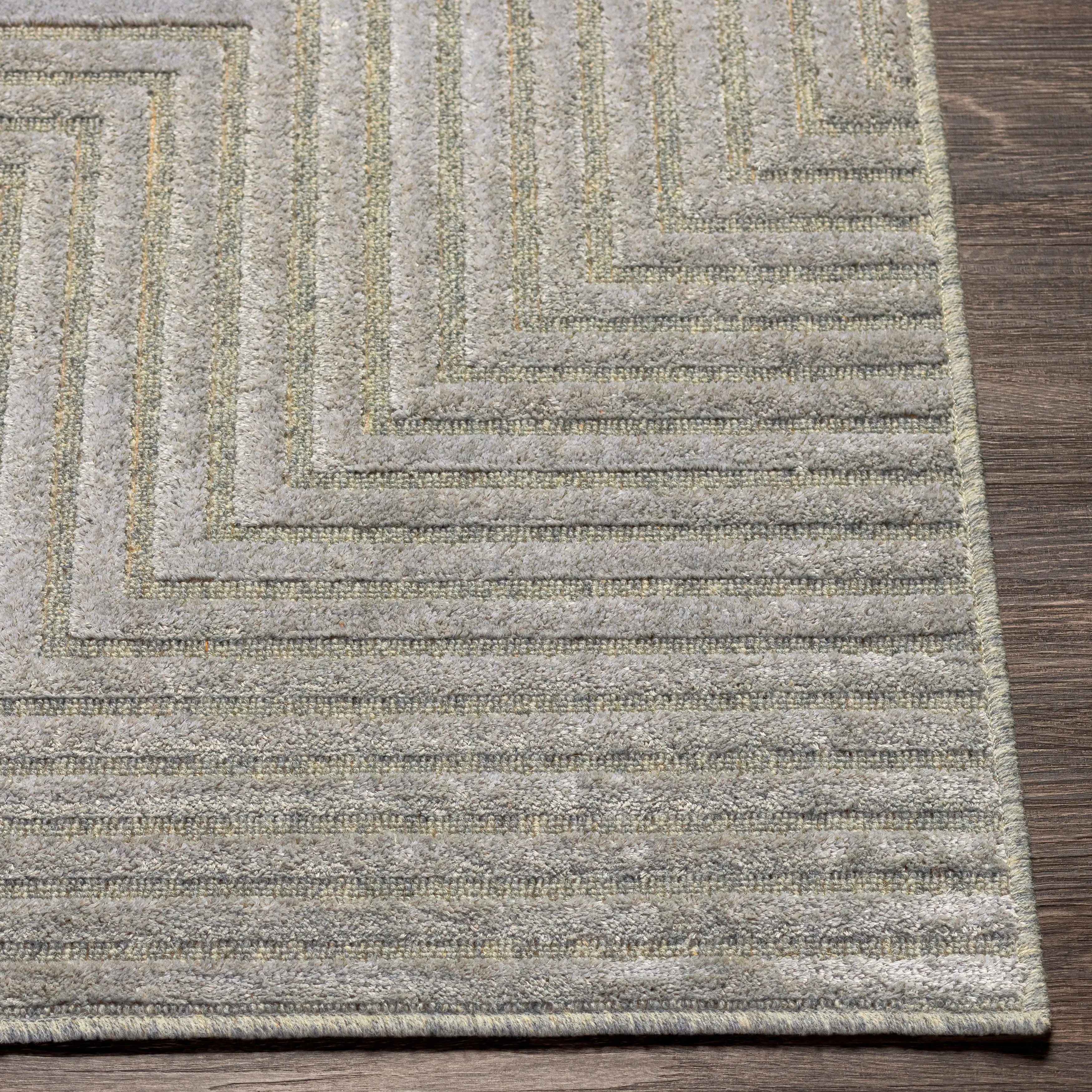 Livabliss Wimbledon Modern Medallion Rug