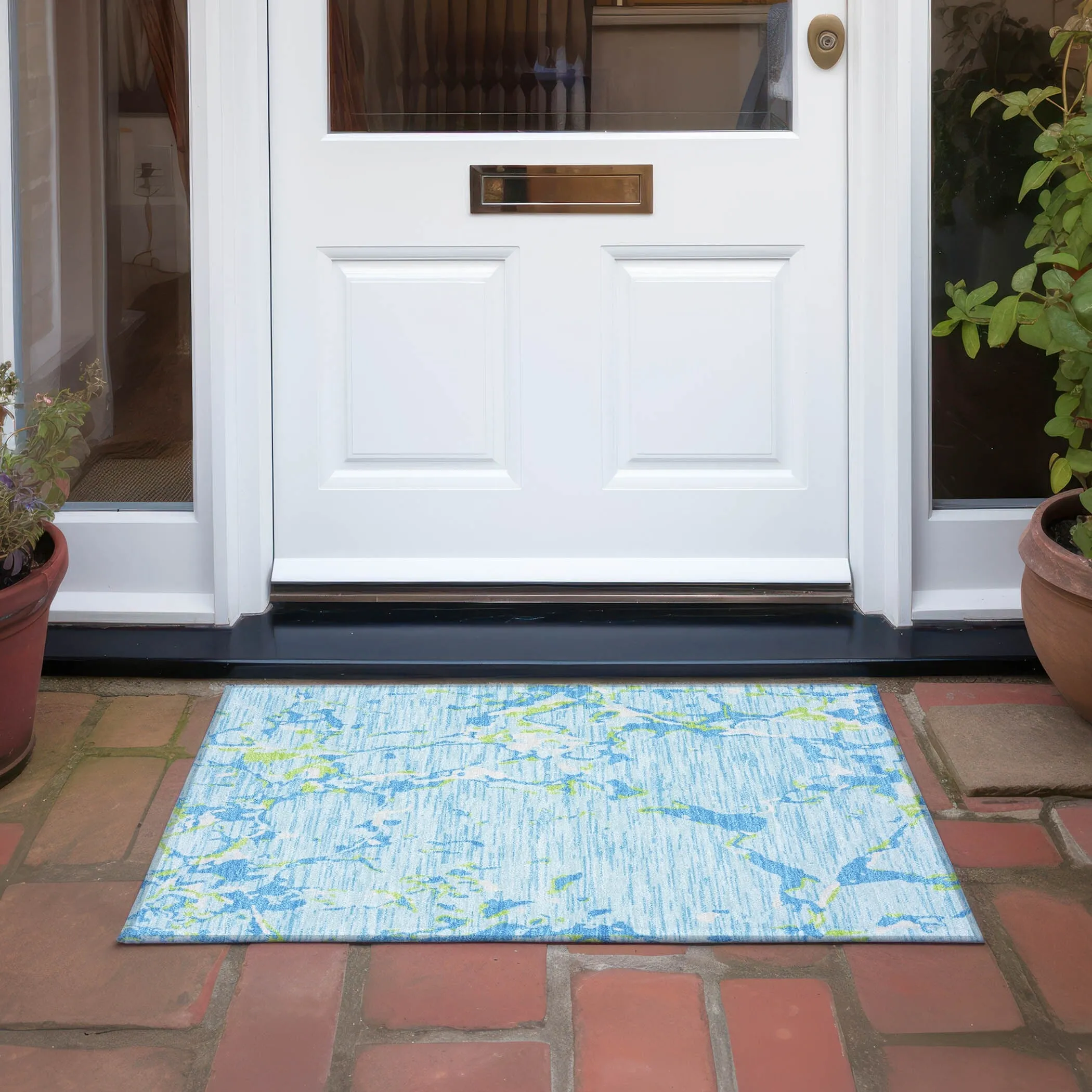 Machine Washable Indoor/ Outdoor Abstract Camo Chantille Rug