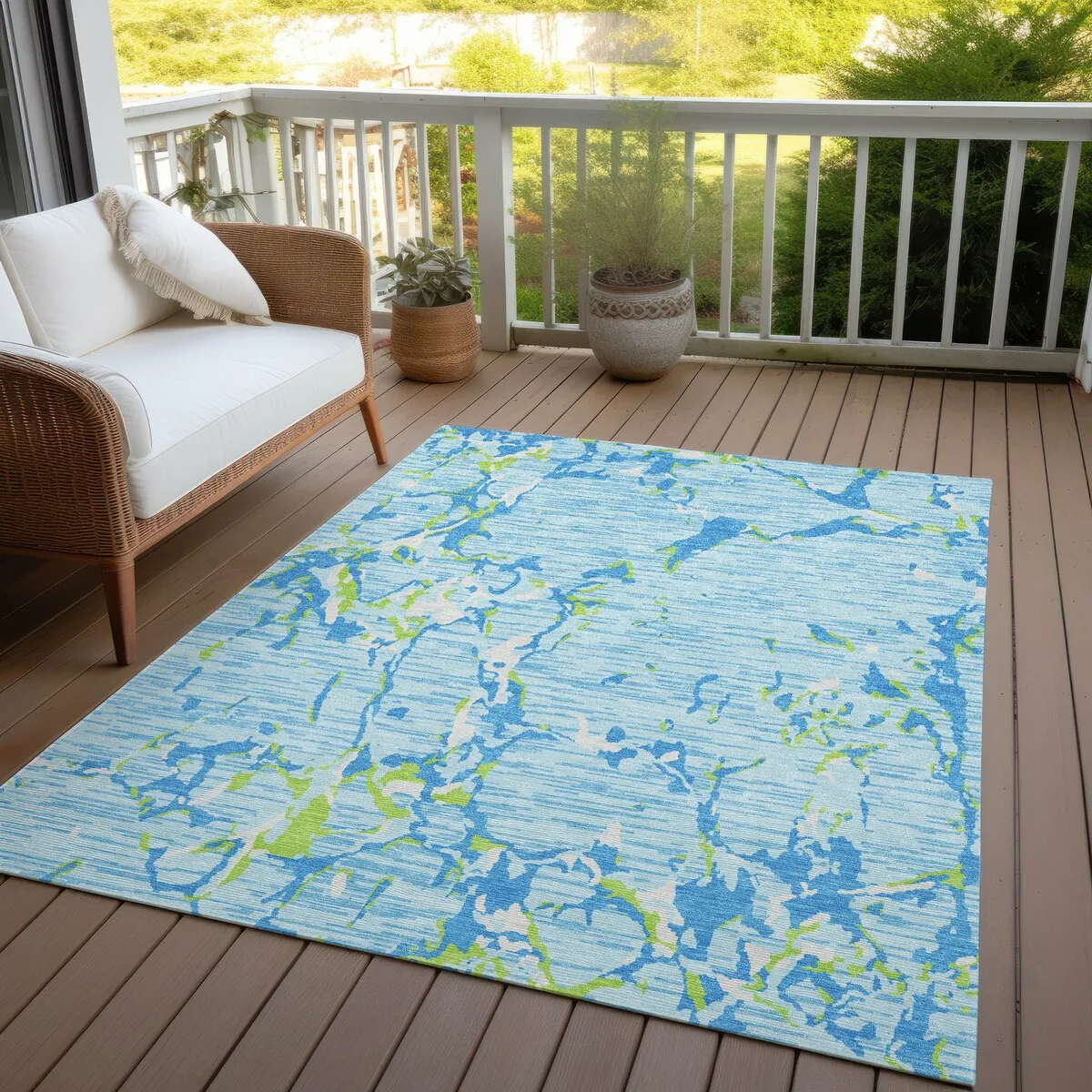 Machine Washable Indoor/ Outdoor Abstract Camo Chantille Rug