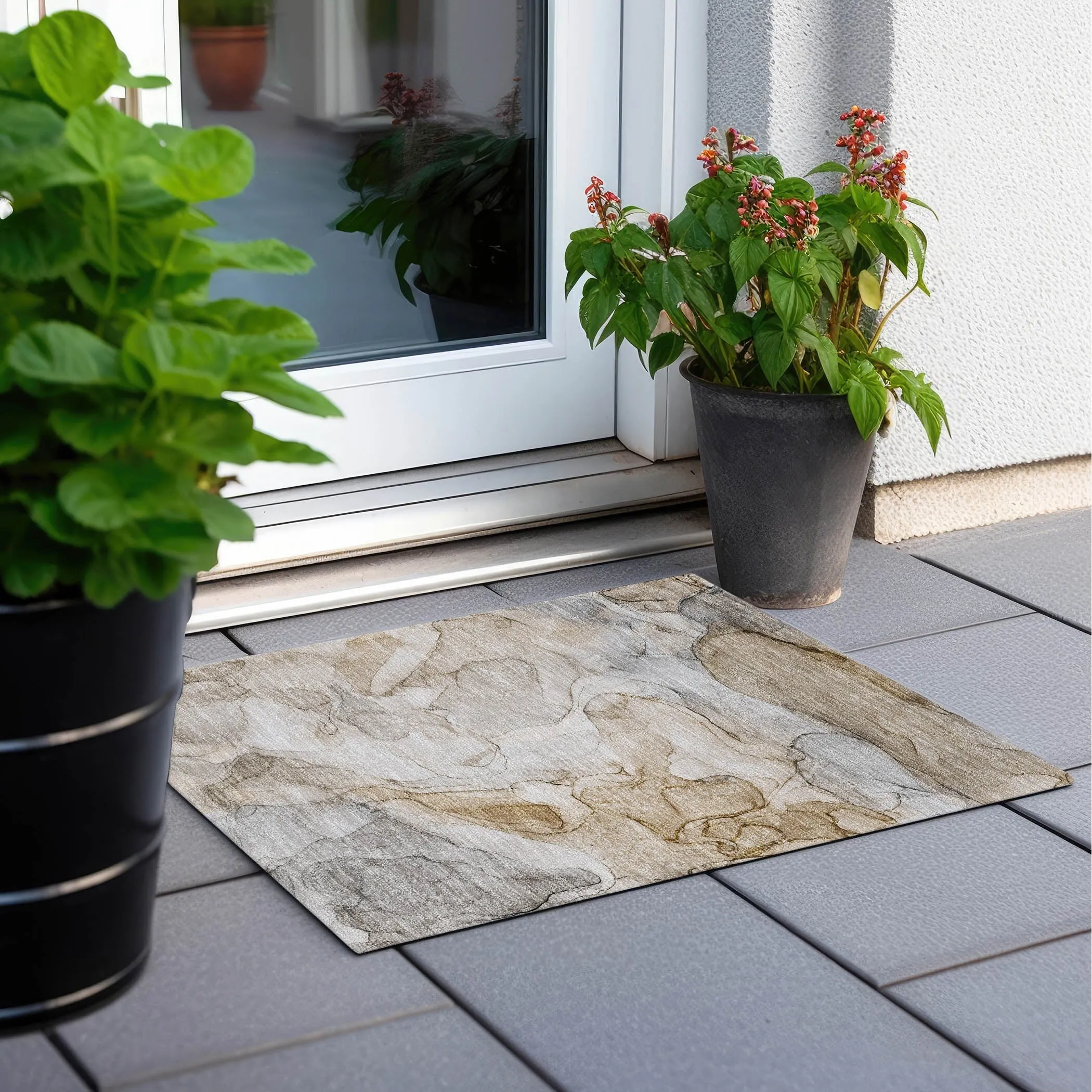 Machine Washable Indoor/ Outdoor Abstract Chantille Rug