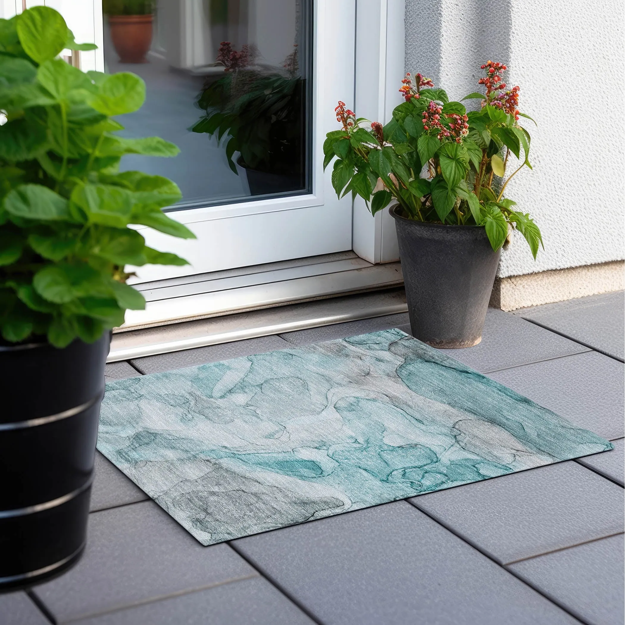 Machine Washable Indoor/ Outdoor Abstract Chantille Rug