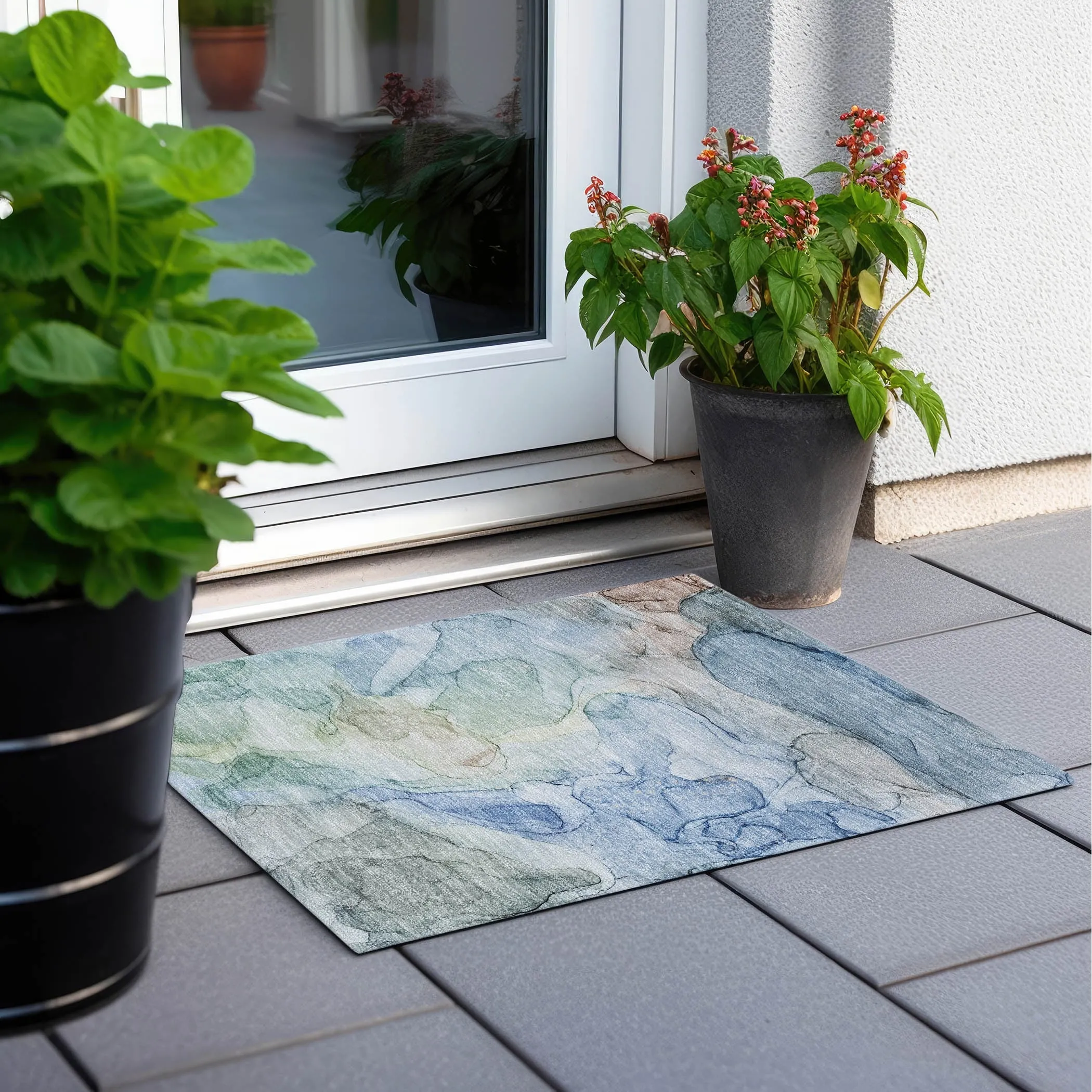 Machine Washable Indoor/ Outdoor Abstract Chantille Rug