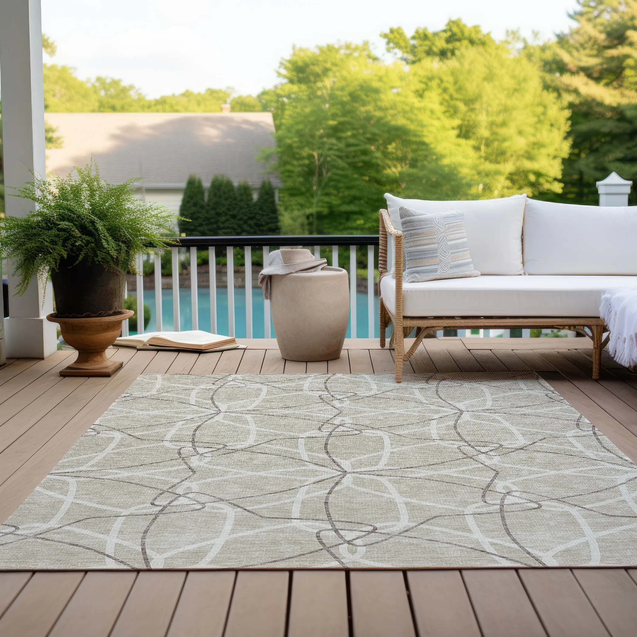 Machine Washable Indoor/ Outdoor Abstract Prism Chantille Rug