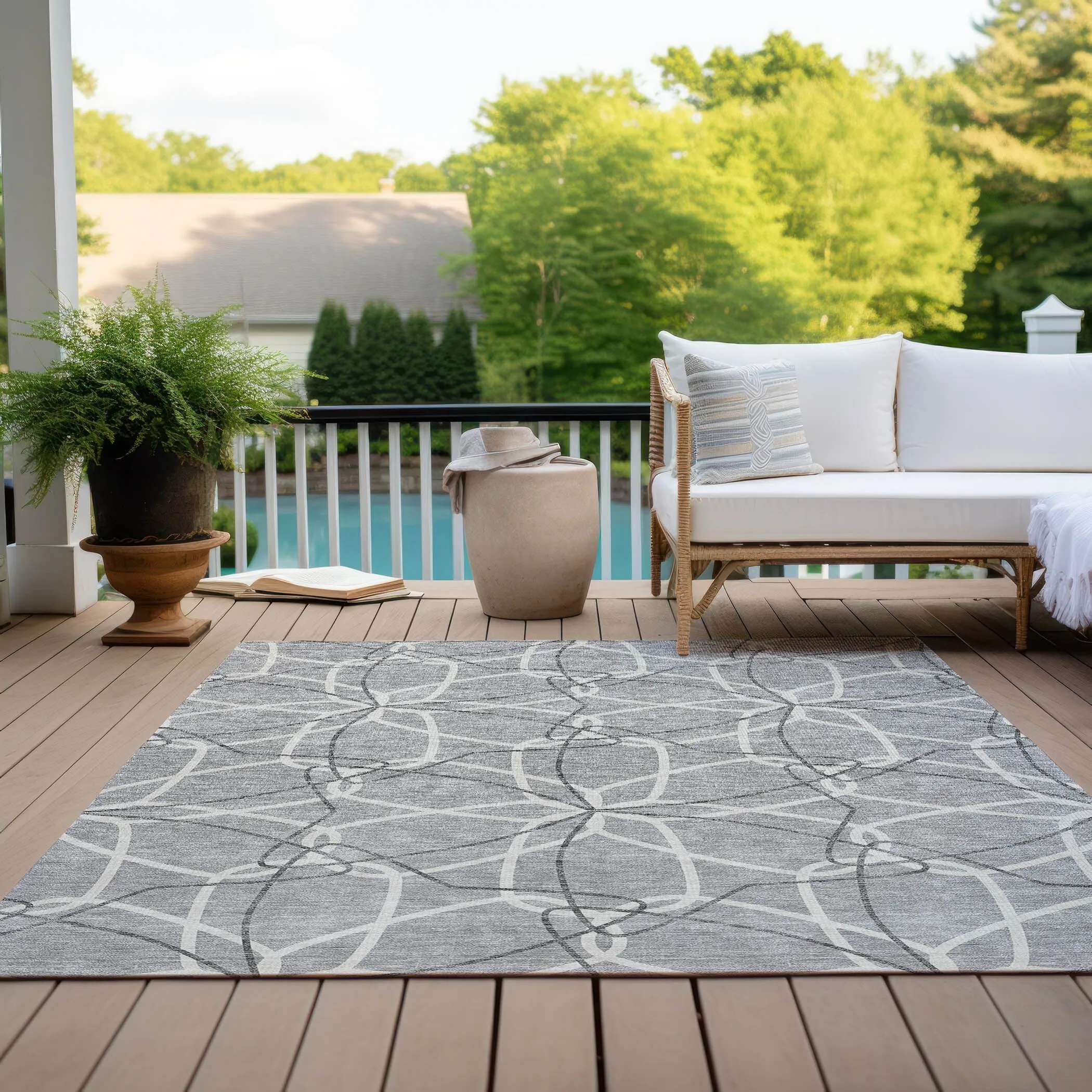 Machine Washable Indoor/ Outdoor Abstract Prism Chantille Rug