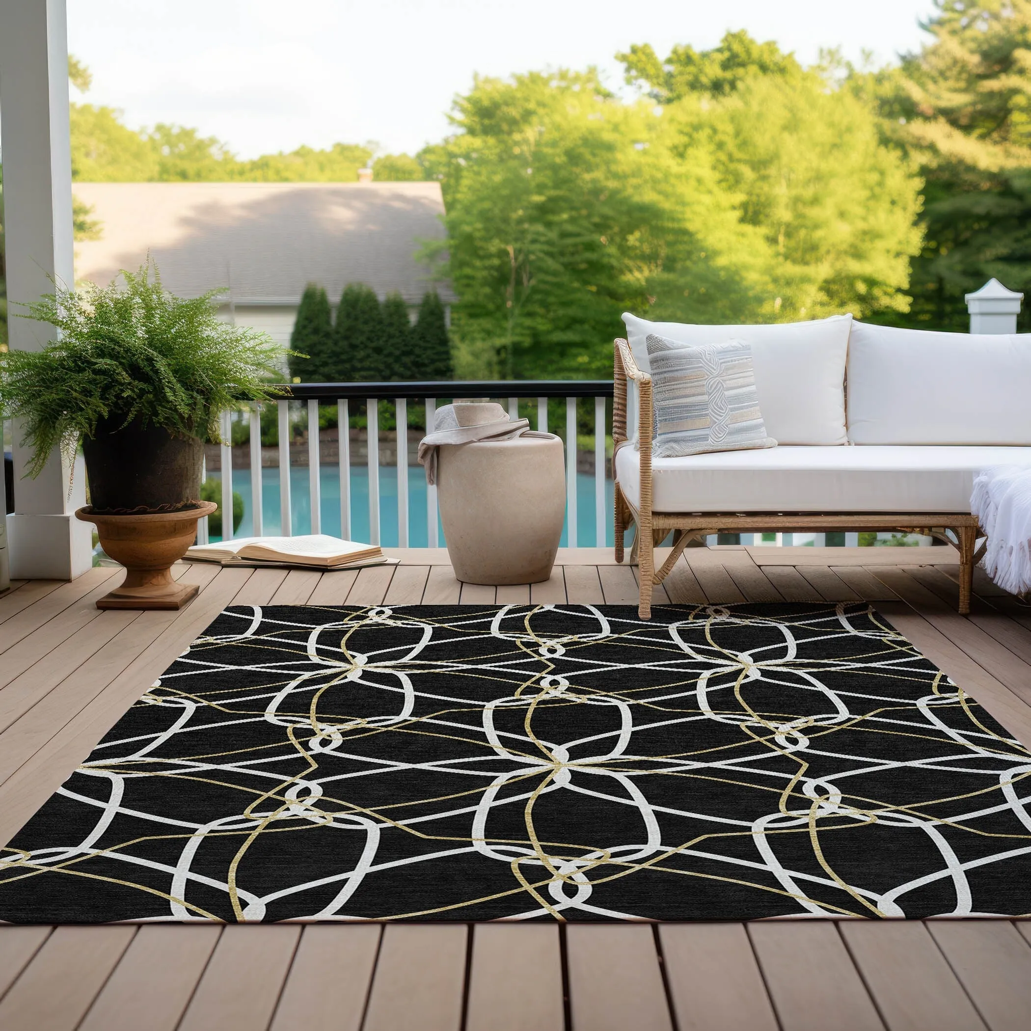 Machine Washable Indoor/ Outdoor Abstract Prism Chantille Rug