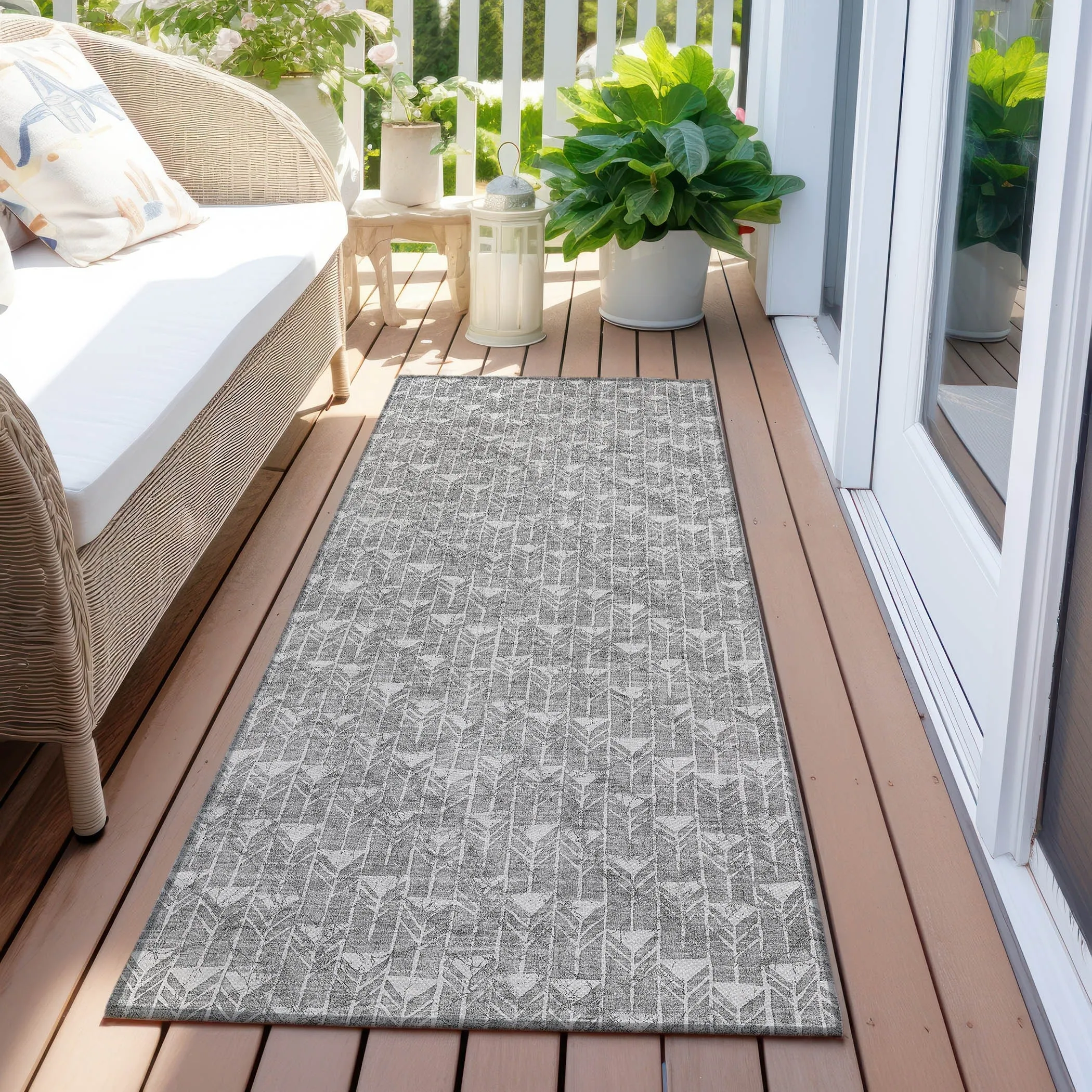 Machine Washable Indoor/ Outdoor Arrows Chantille Rug