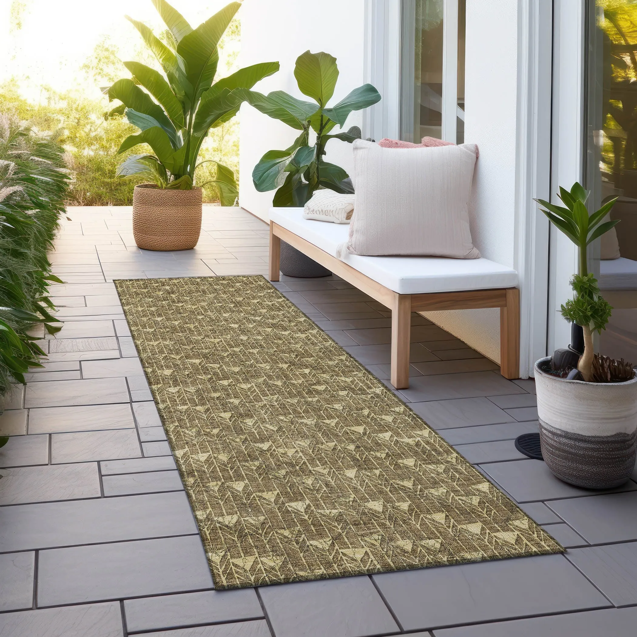 Machine Washable Indoor/ Outdoor Arrows Chantille Rug
