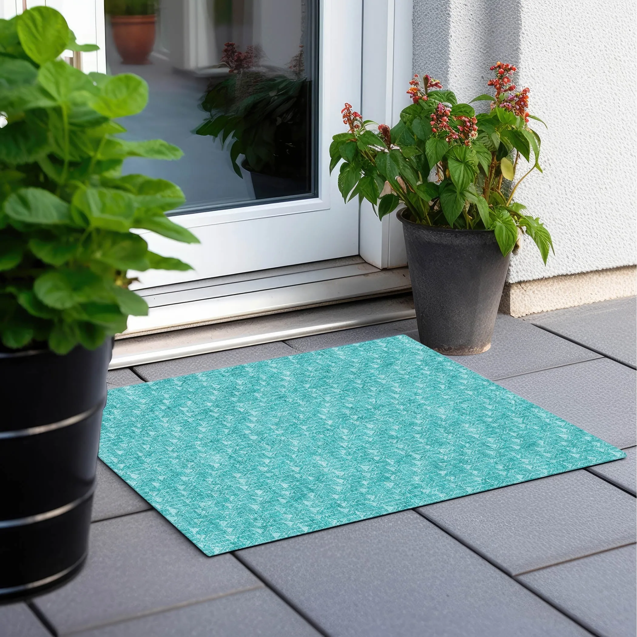 Machine Washable Indoor/ Outdoor Arrows Chantille Rug