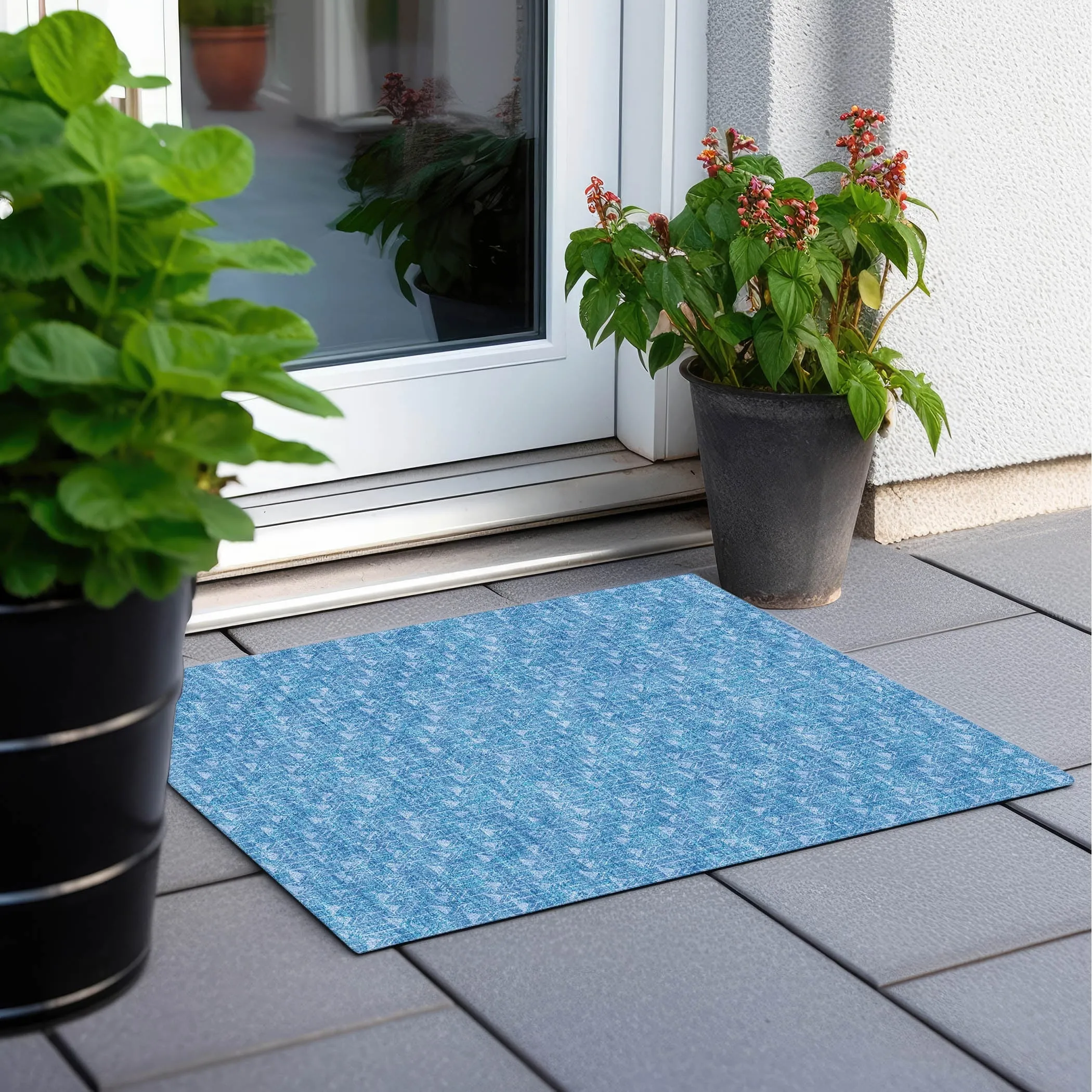Machine Washable Indoor/ Outdoor Arrows Chantille Rug
