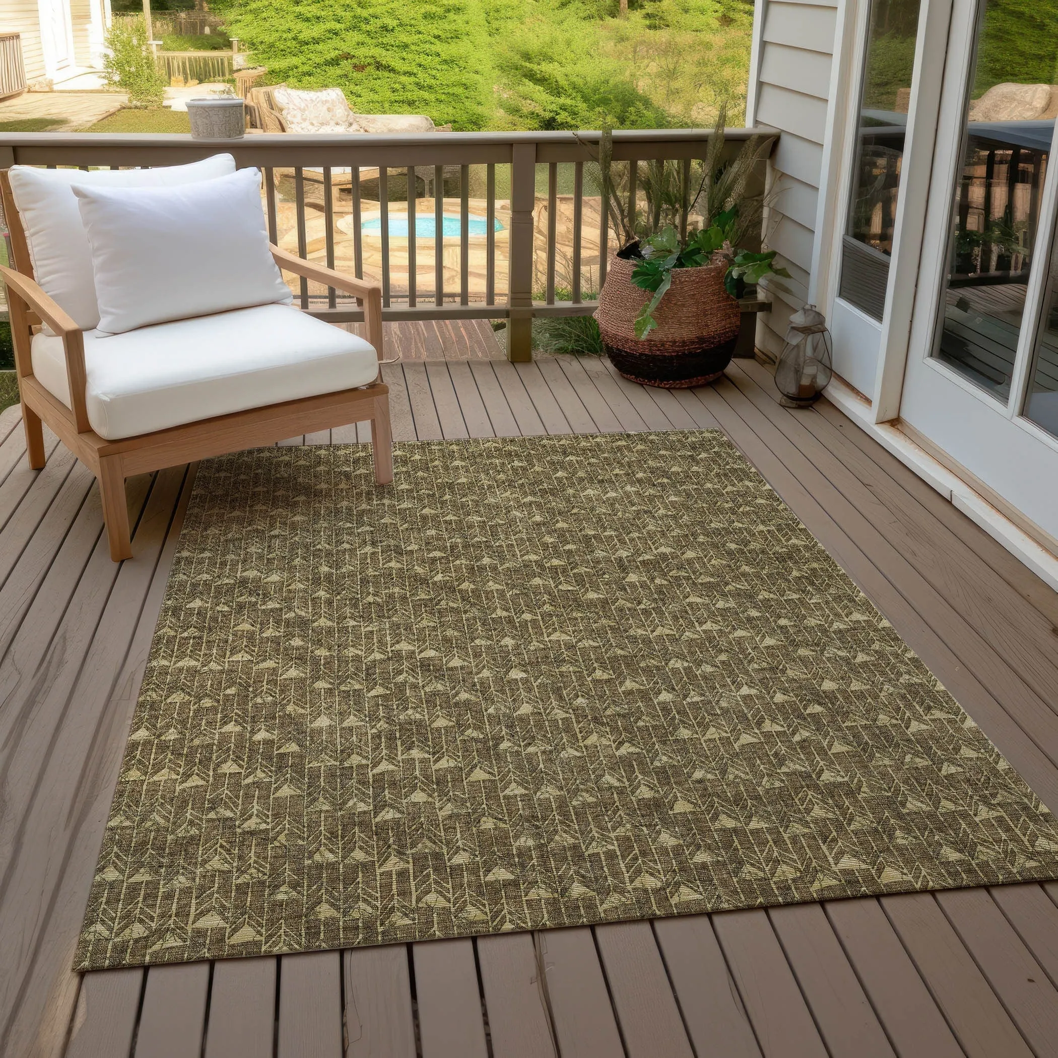 Machine Washable Indoor/ Outdoor Arrows Chantille Rug