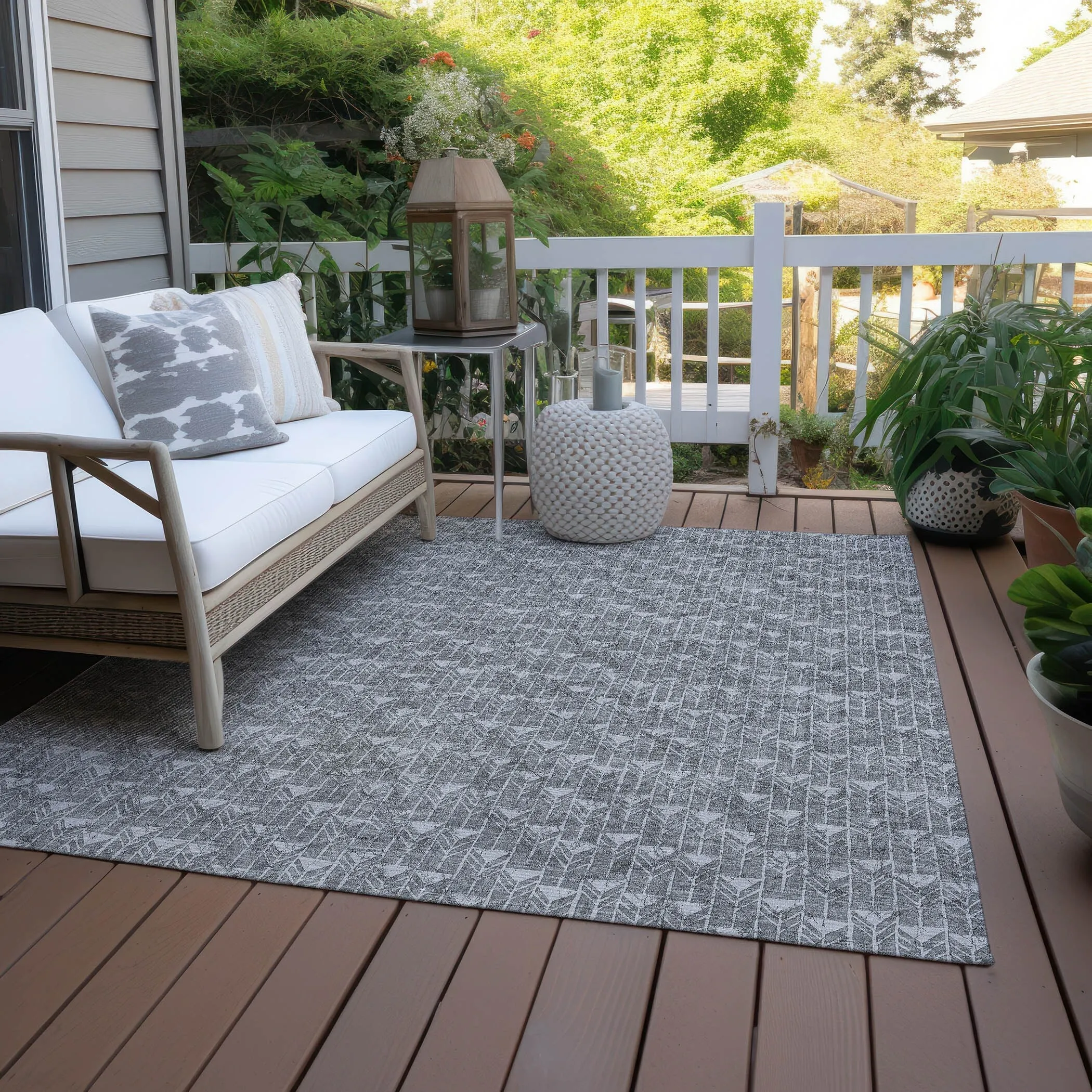 Machine Washable Indoor/ Outdoor Arrows Chantille Rug