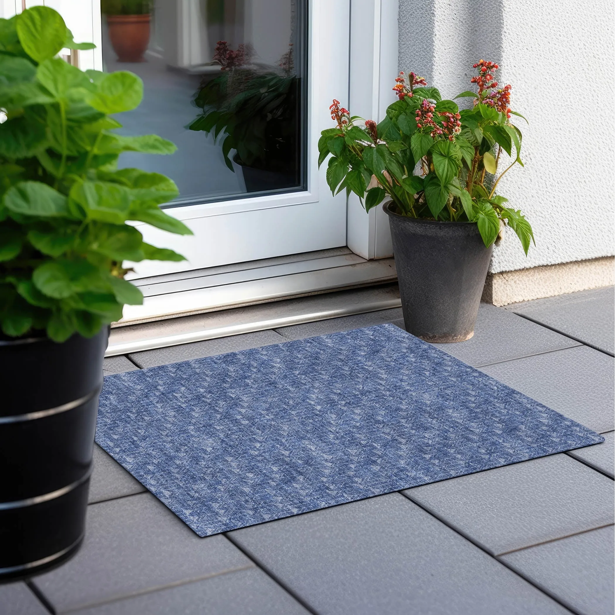 Machine Washable Indoor/ Outdoor Arrows Chantille Rug