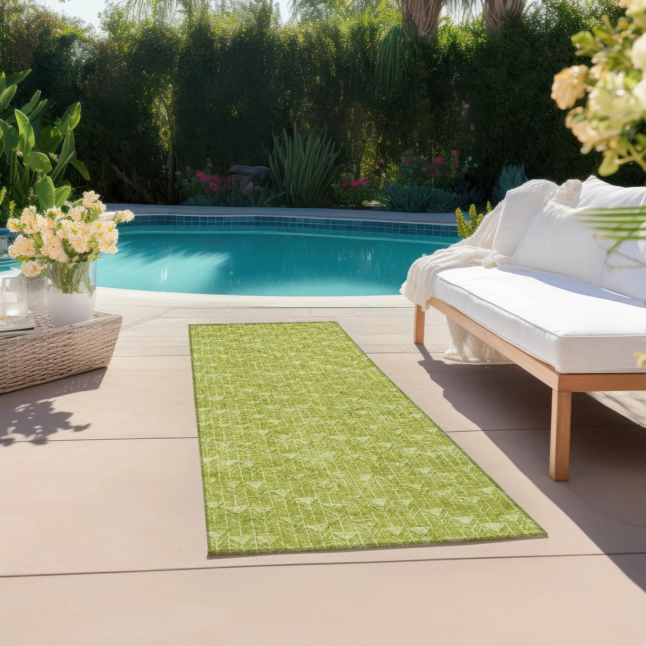 Machine Washable Indoor/ Outdoor Arrows Chantille Rug