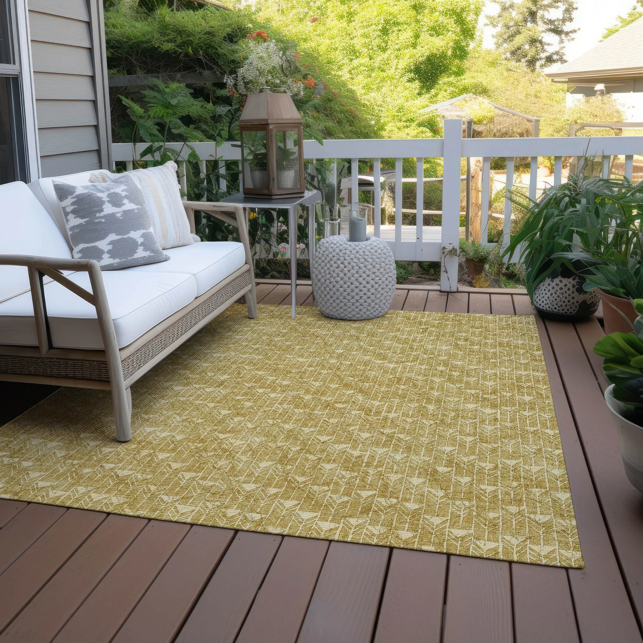 Machine Washable Indoor/ Outdoor Arrows Chantille Rug