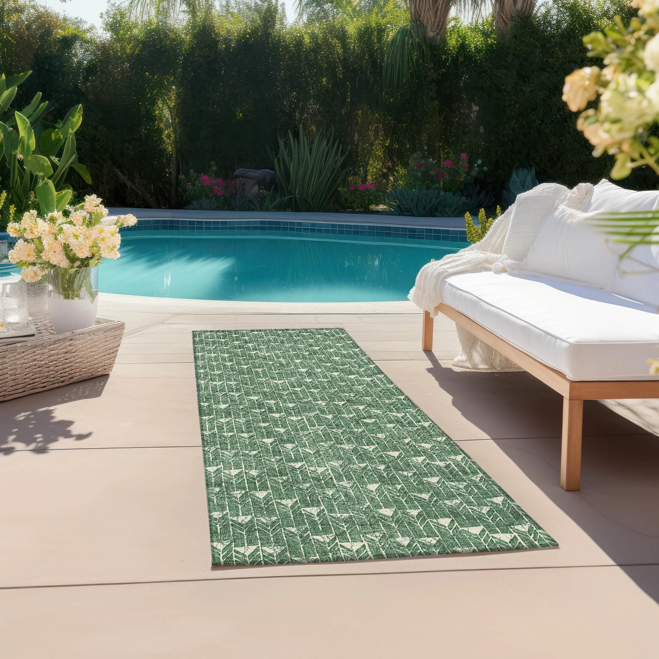 Machine Washable Indoor/ Outdoor Arrows Chantille Rug