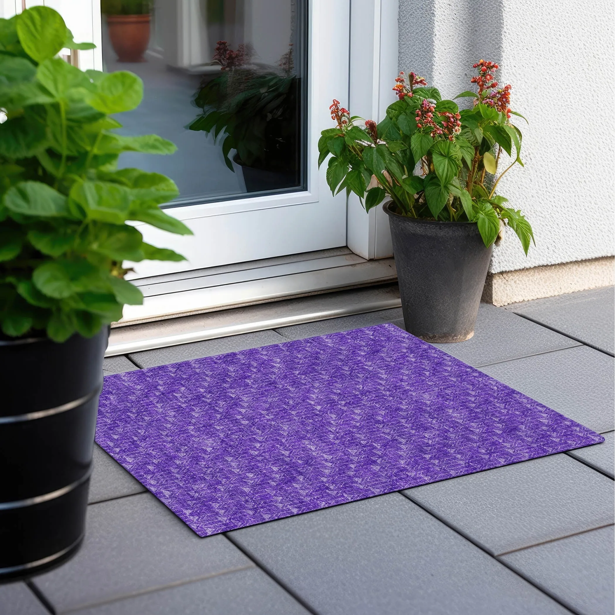 Machine Washable Indoor/ Outdoor Arrows Chantille Rug