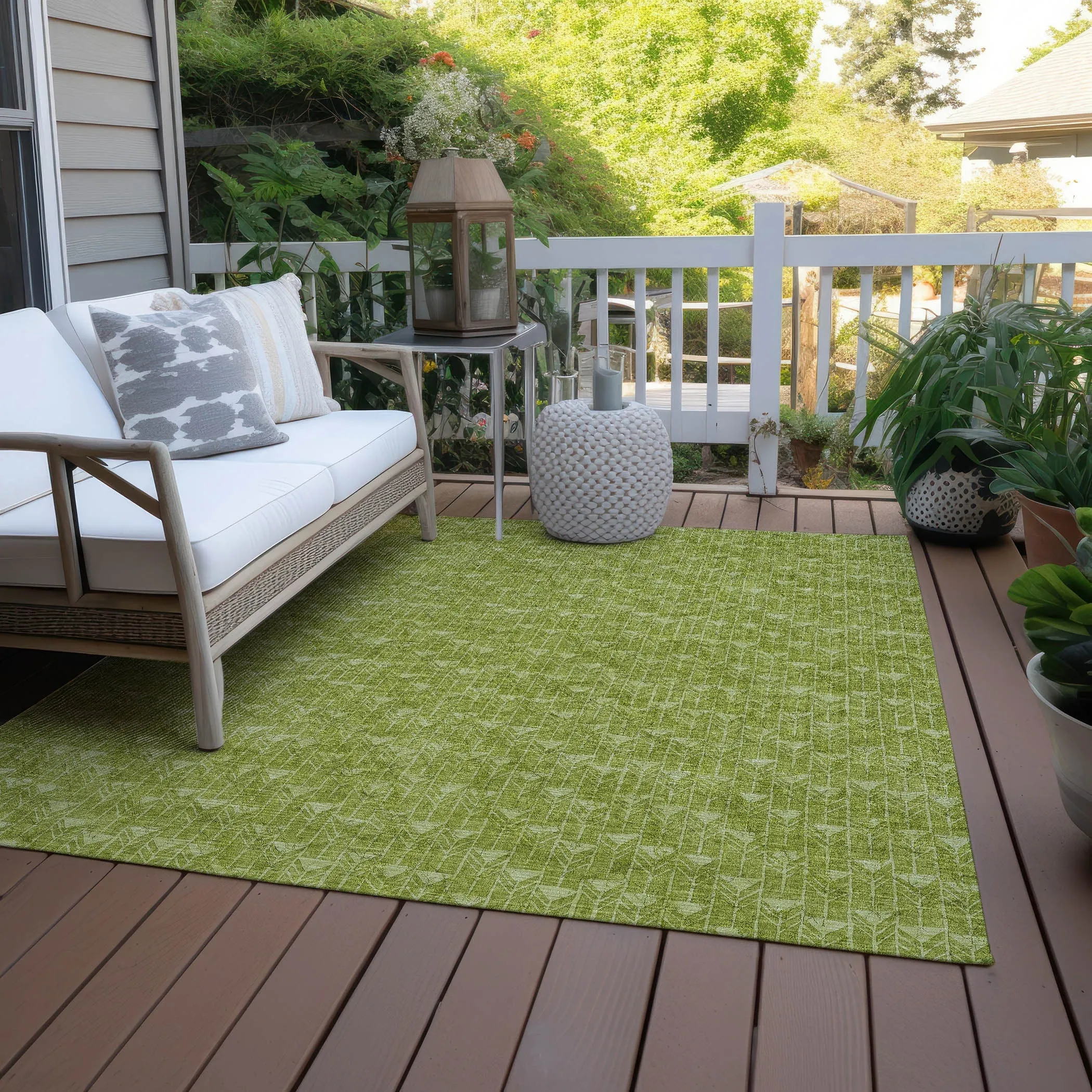 Machine Washable Indoor/ Outdoor Arrows Chantille Rug