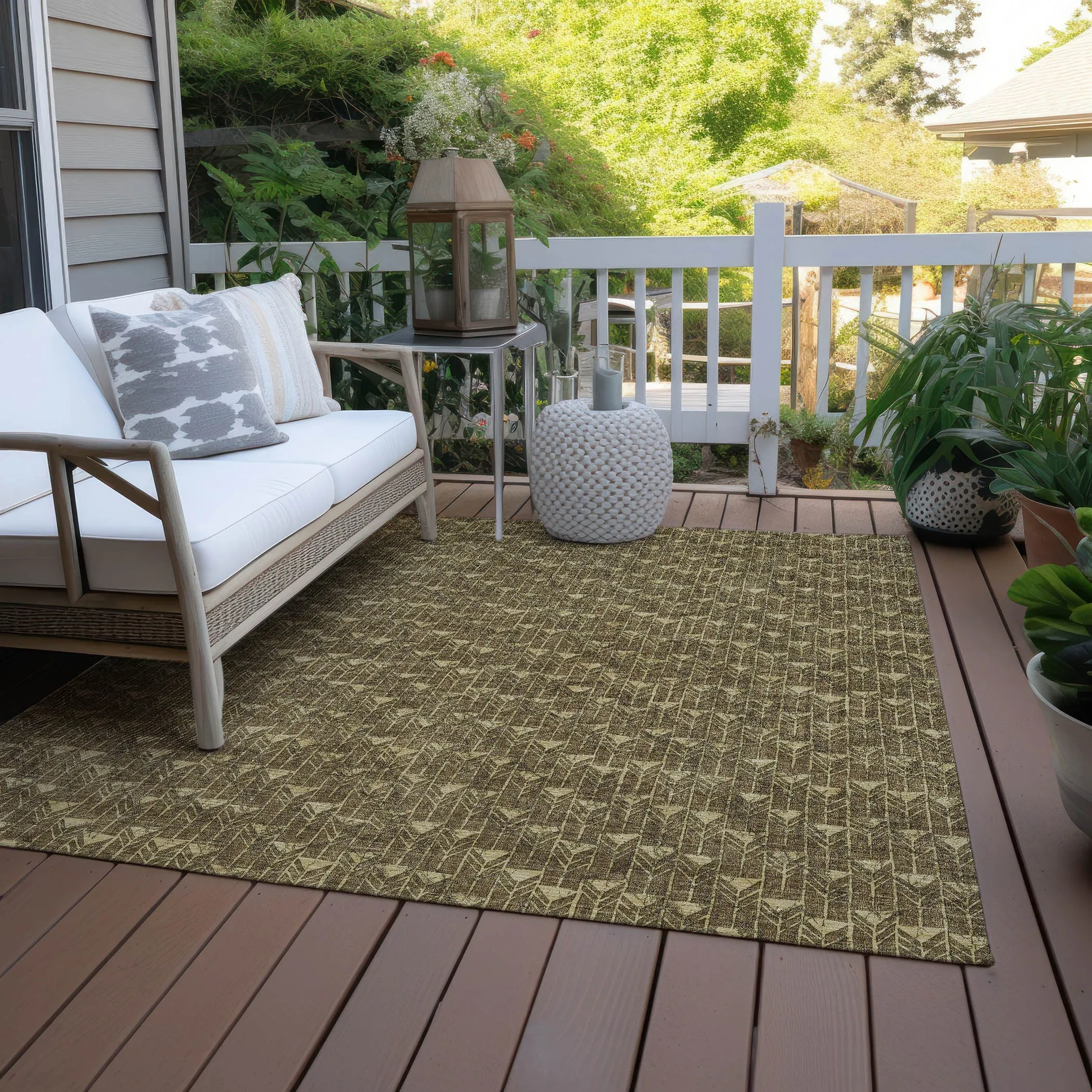 Machine Washable Indoor/ Outdoor Arrows Chantille Rug