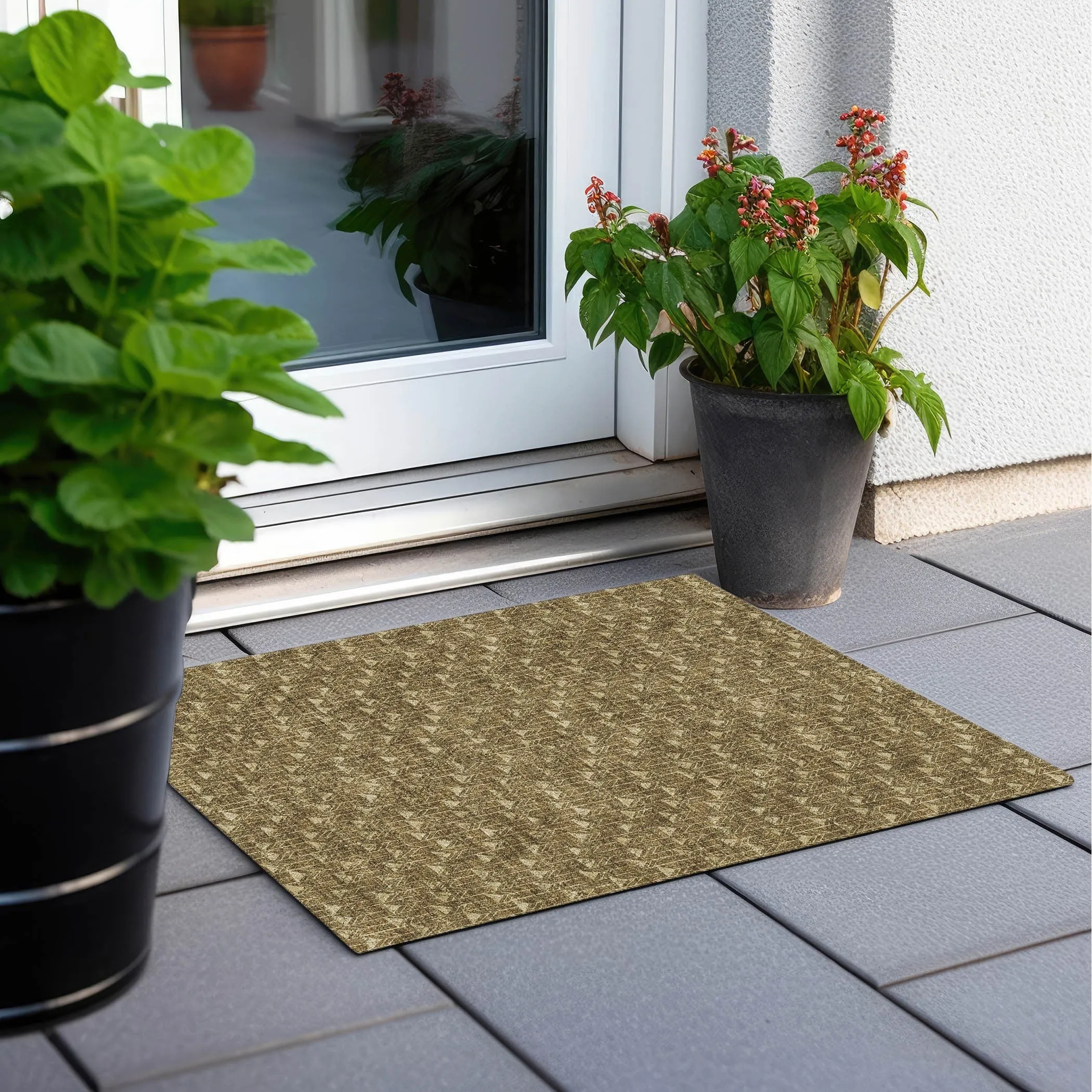 Machine Washable Indoor/ Outdoor Arrows Chantille Rug