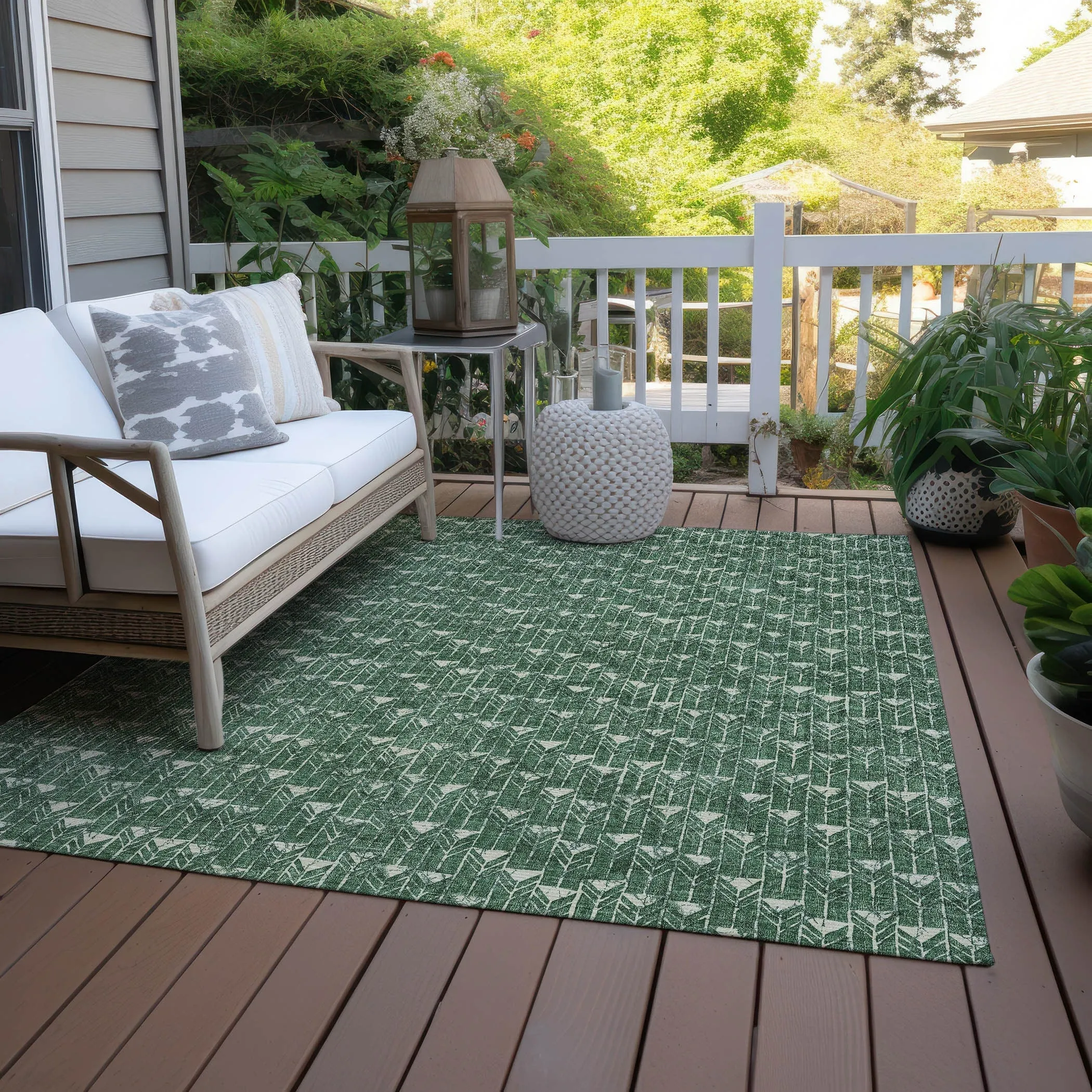 Machine Washable Indoor/ Outdoor Arrows Chantille Rug