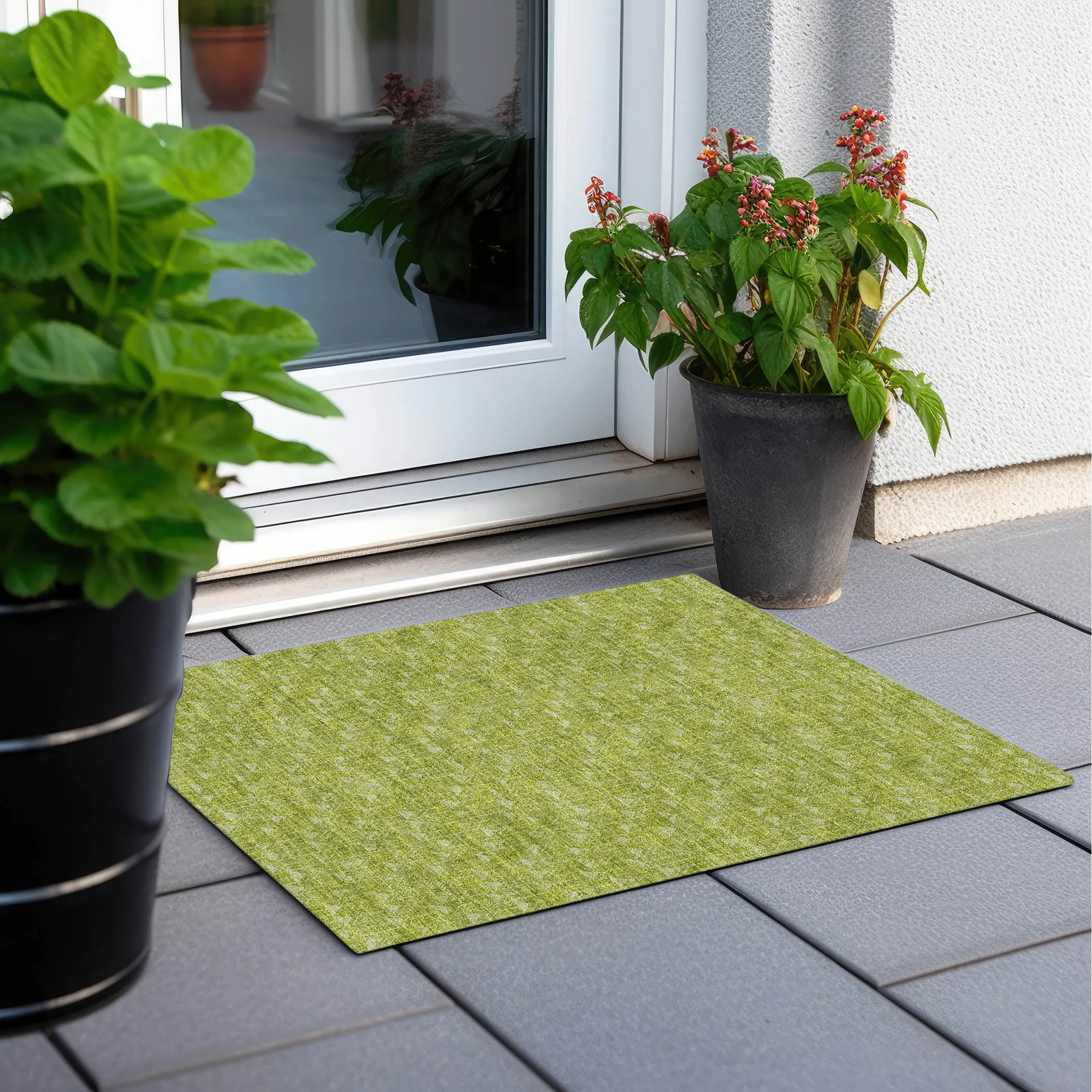 Machine Washable Indoor/ Outdoor Arrows Chantille Rug