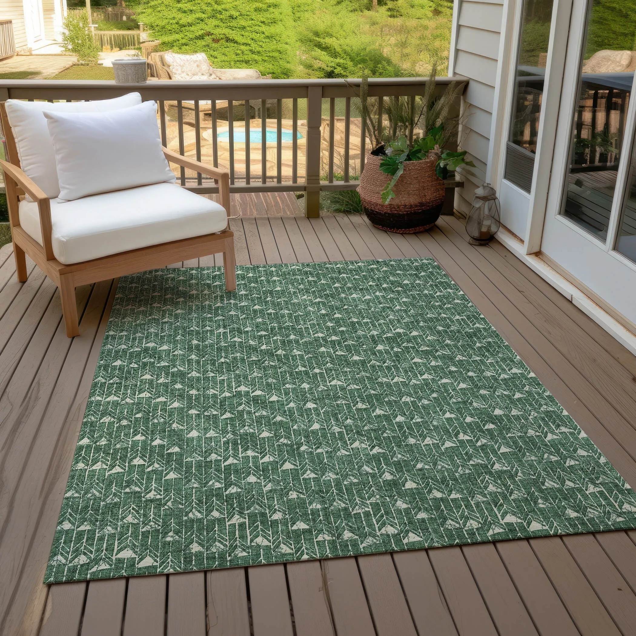 Machine Washable Indoor/ Outdoor Arrows Chantille Rug