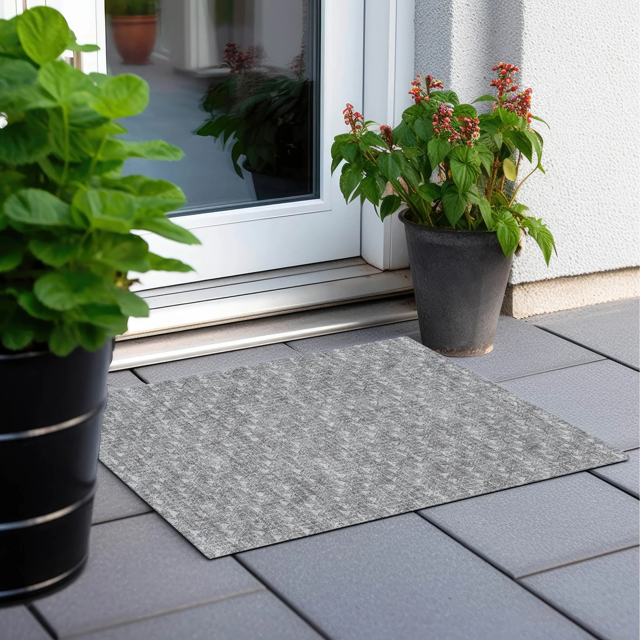Machine Washable Indoor/ Outdoor Arrows Chantille Rug