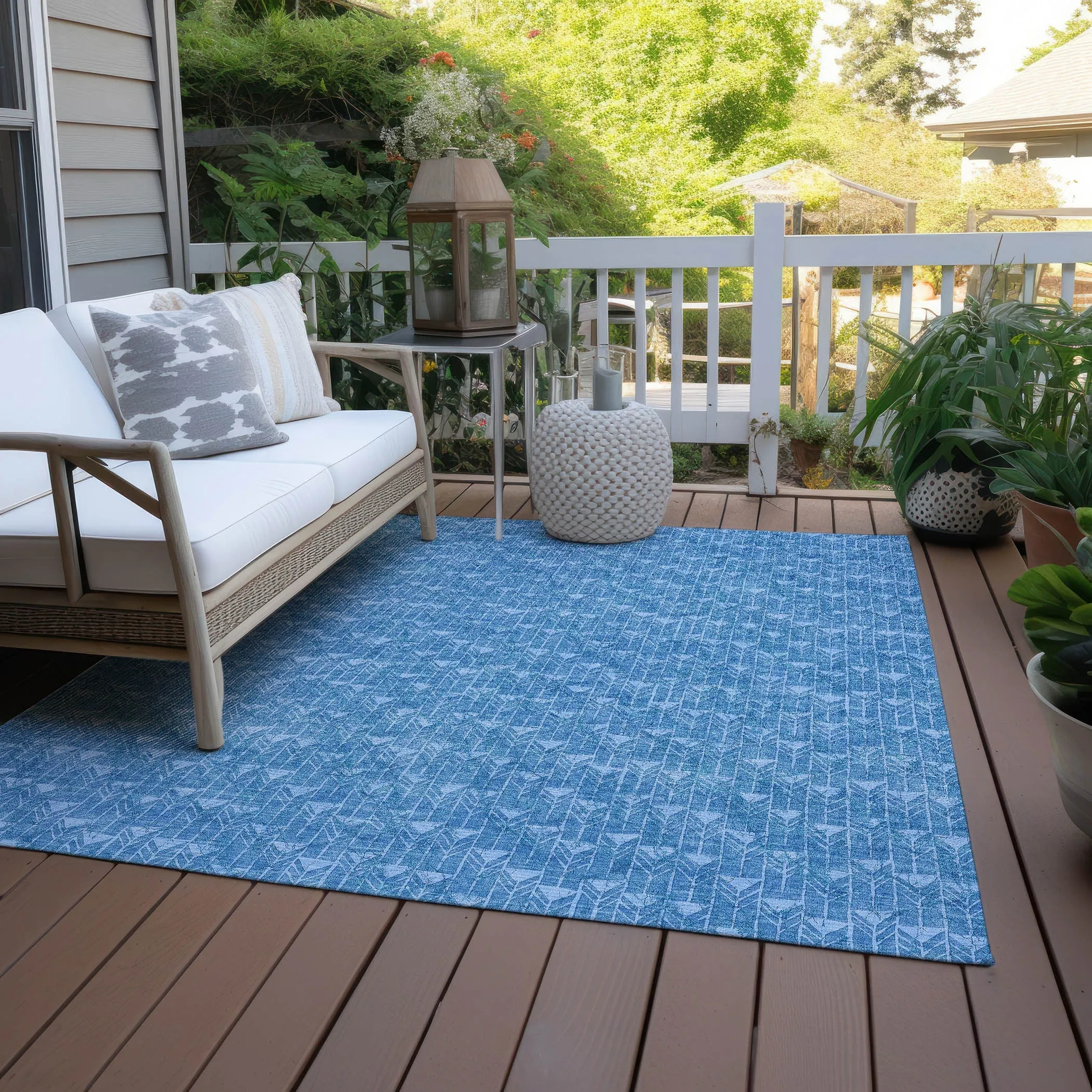 Machine Washable Indoor/ Outdoor Arrows Chantille Rug