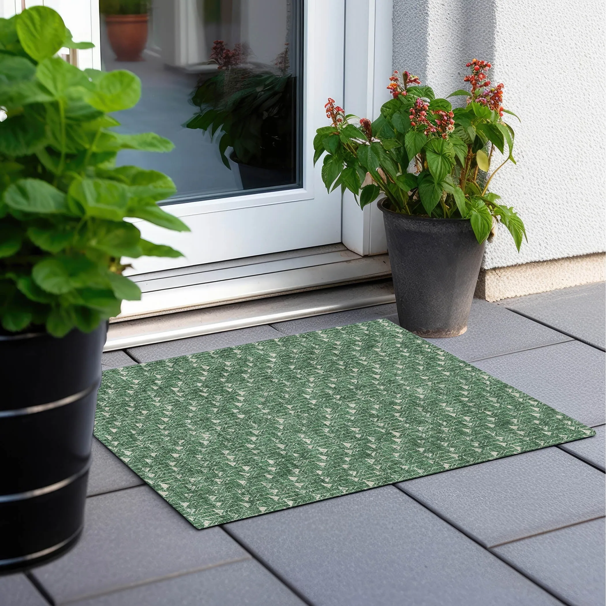 Machine Washable Indoor/ Outdoor Arrows Chantille Rug