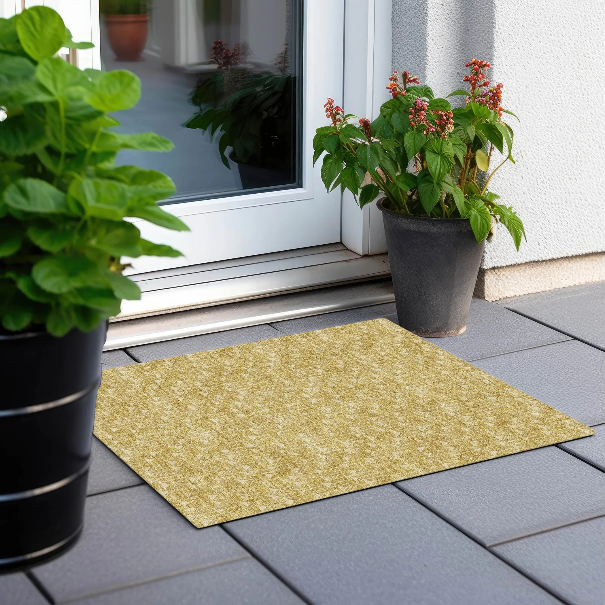 Machine Washable Indoor/ Outdoor Arrows Chantille Rug