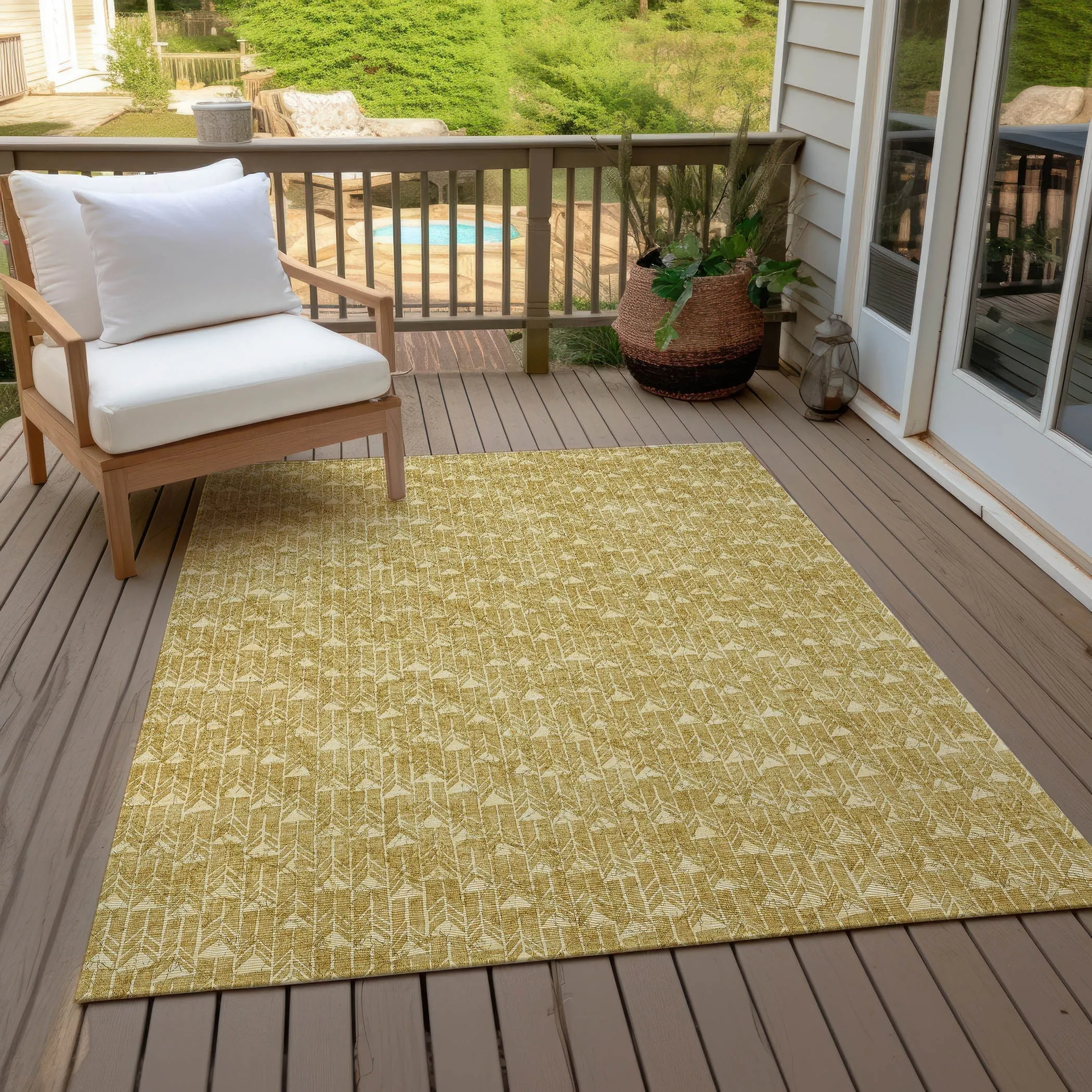Machine Washable Indoor/ Outdoor Arrows Chantille Rug