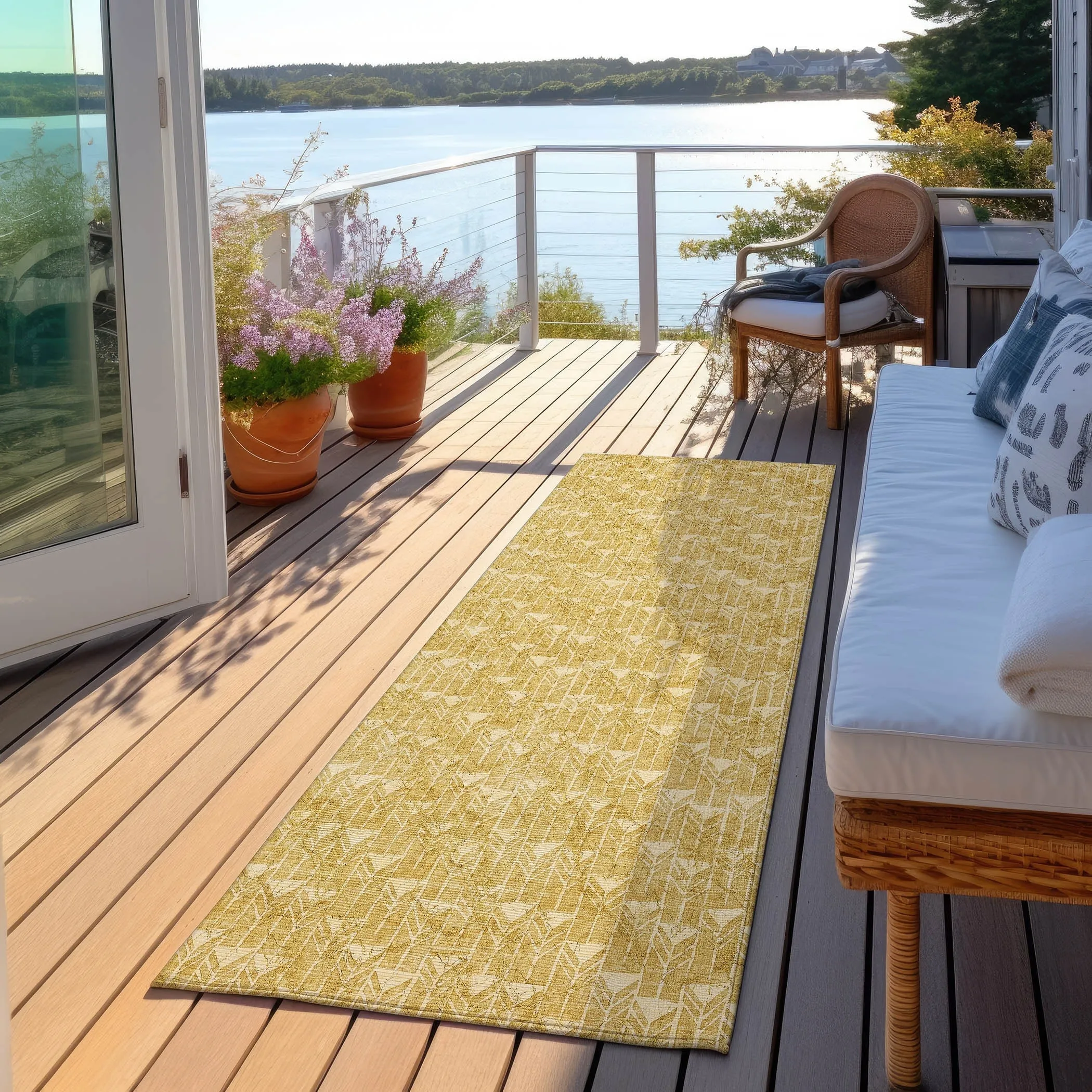 Machine Washable Indoor/ Outdoor Arrows Chantille Rug