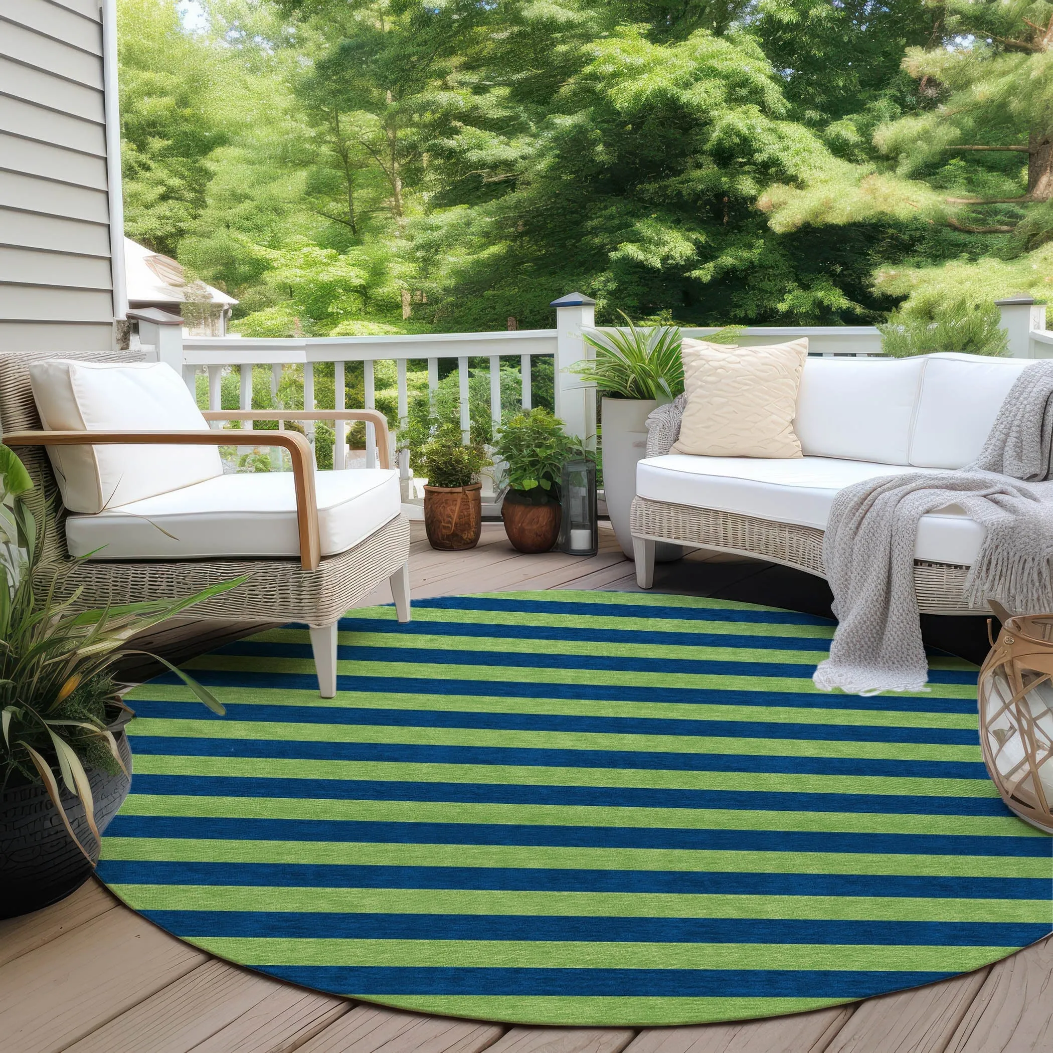Machine Washable Indoor/ Outdoor Cabana Stripe Chantille Rug