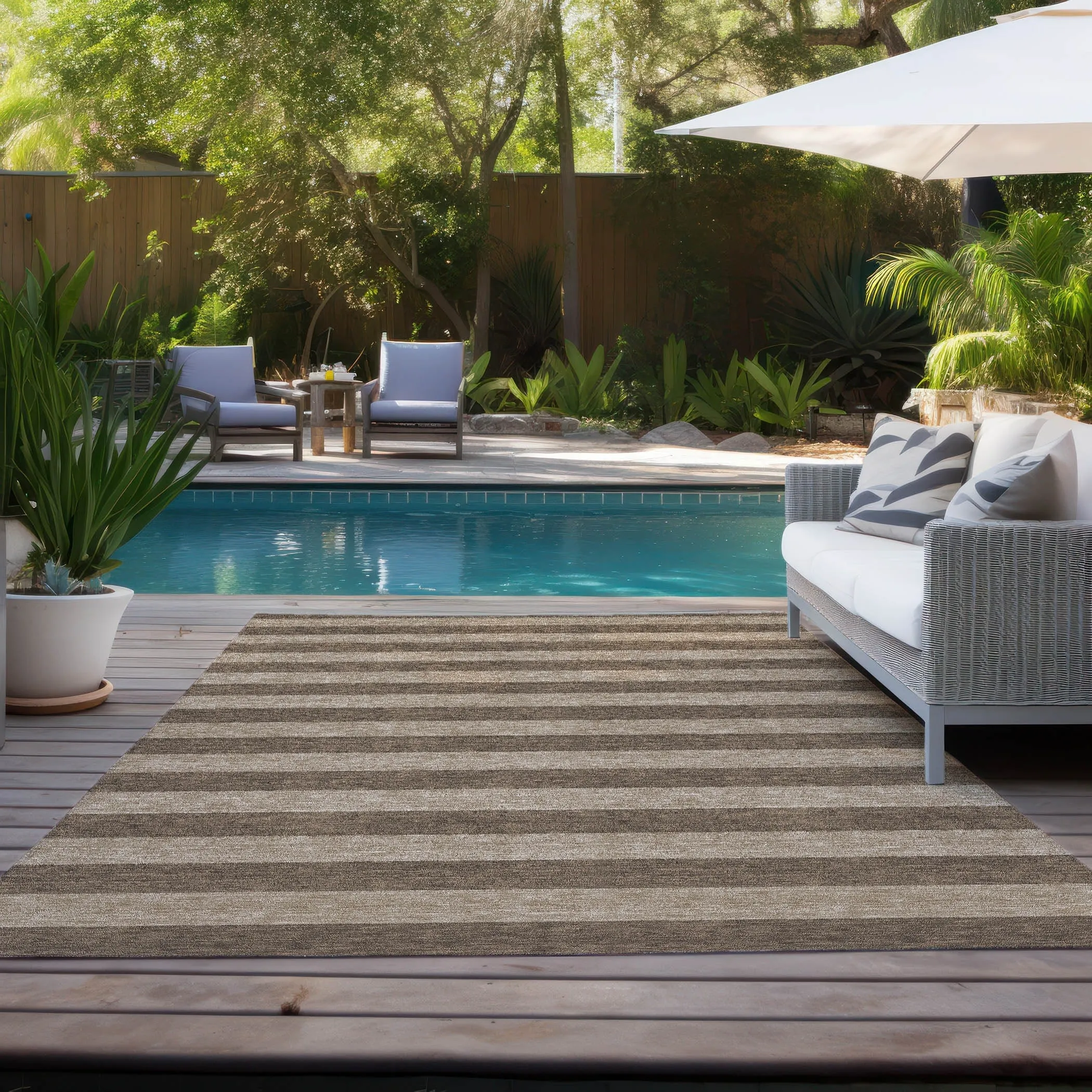 Machine Washable Indoor/ Outdoor Cabana Stripe Chantille Rug