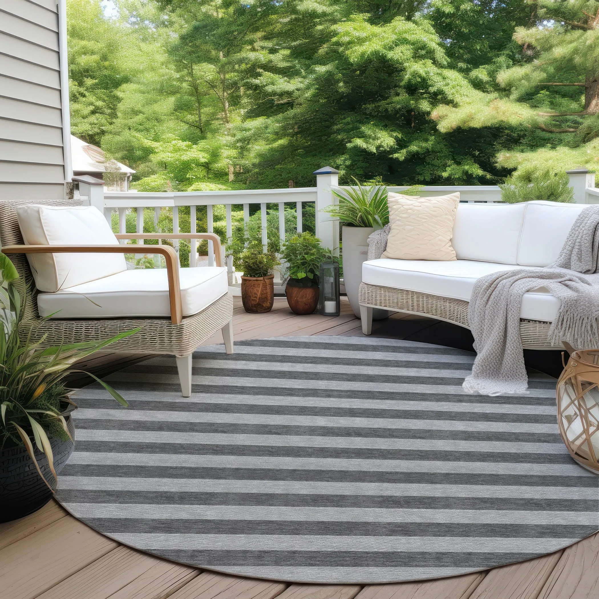 Machine Washable Indoor/ Outdoor Cabana Stripe Chantille Rug