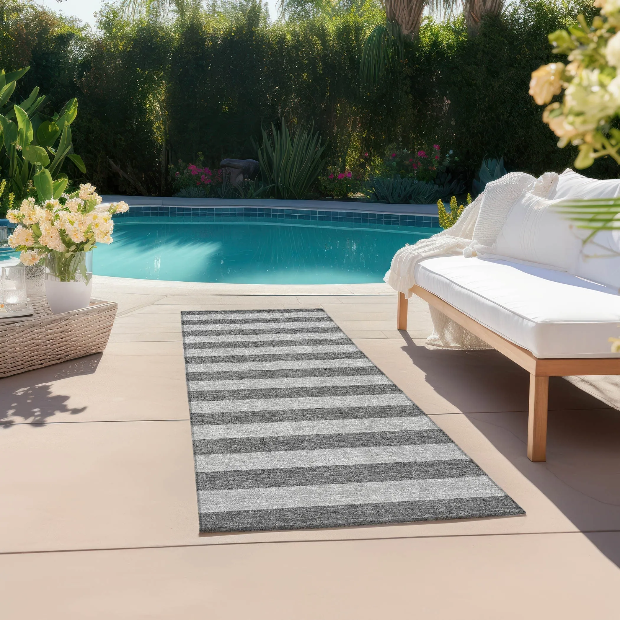 Machine Washable Indoor/ Outdoor Cabana Stripe Chantille Rug