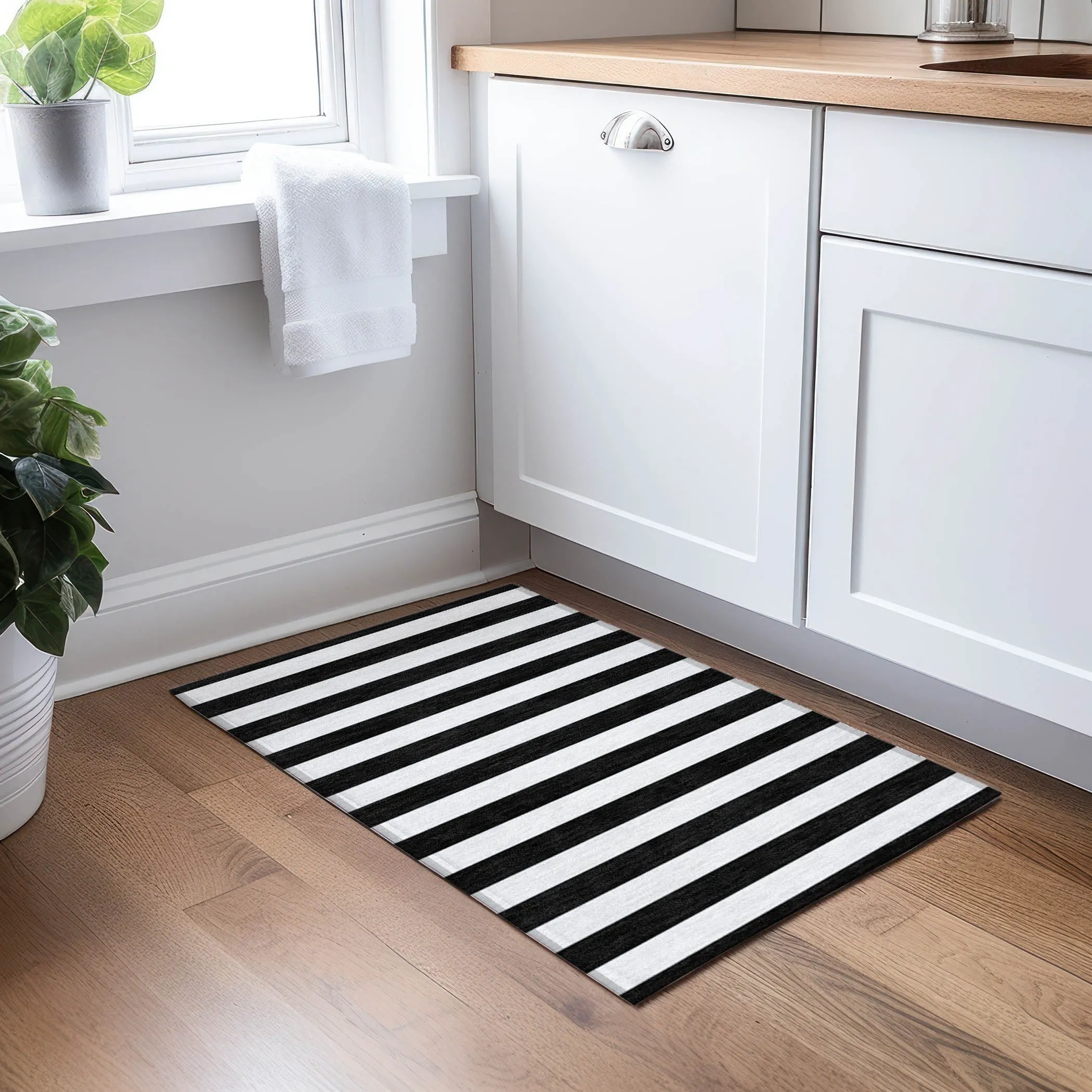 Machine Washable Indoor/ Outdoor Cabana Stripe Chantille Rug