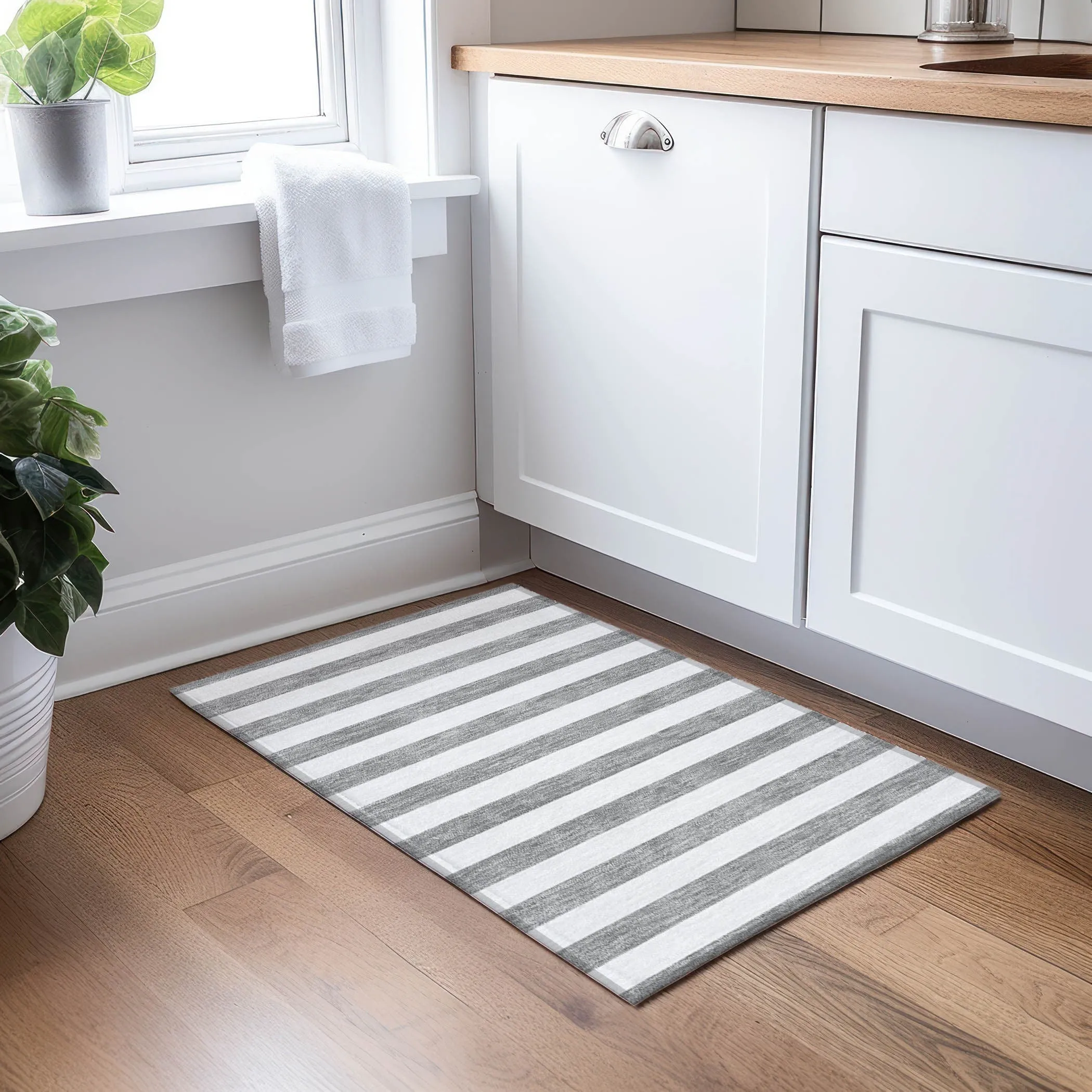 Machine Washable Indoor/ Outdoor Cabana Stripe Chantille Rug