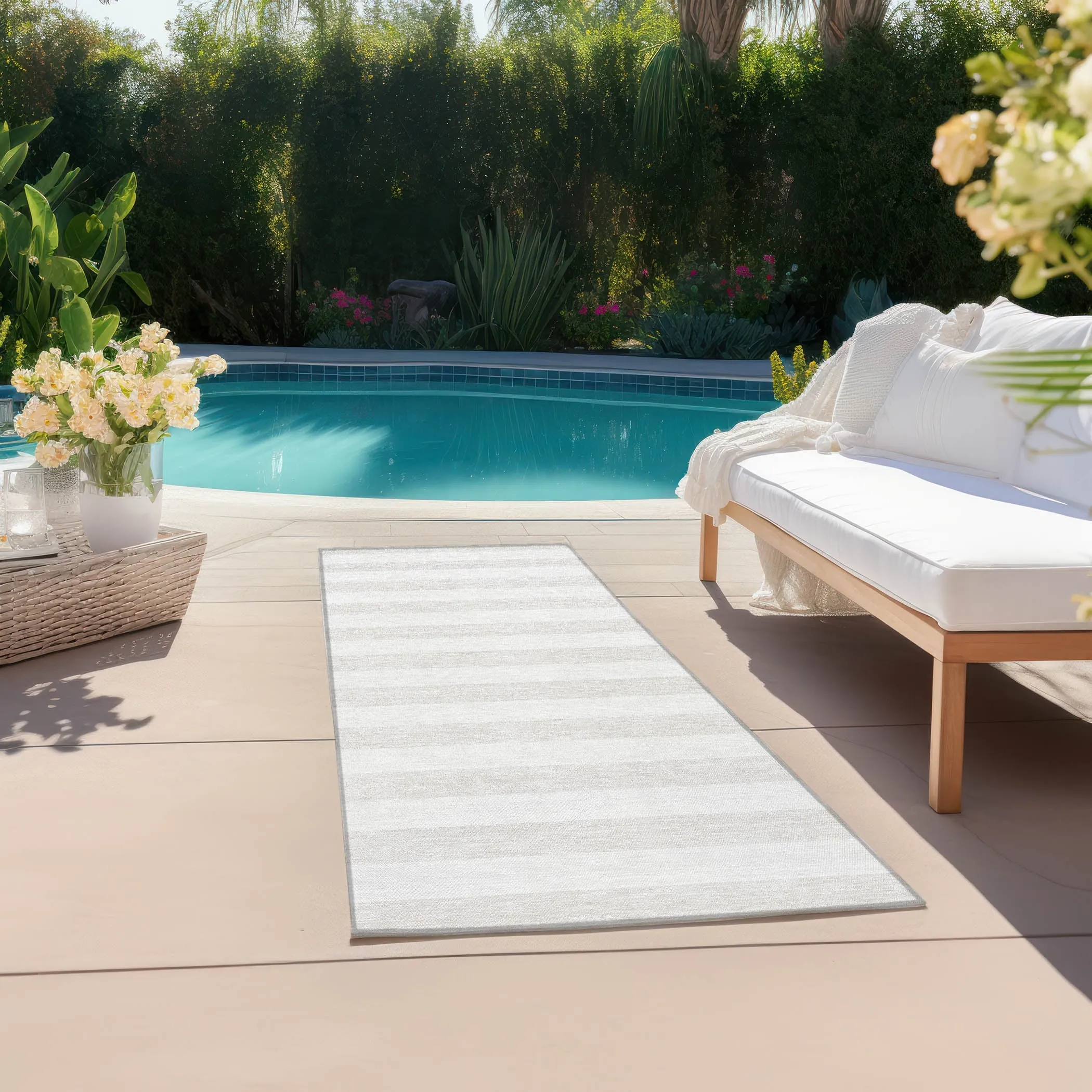 Machine Washable Indoor/ Outdoor Cabana Stripe Chantille Rug