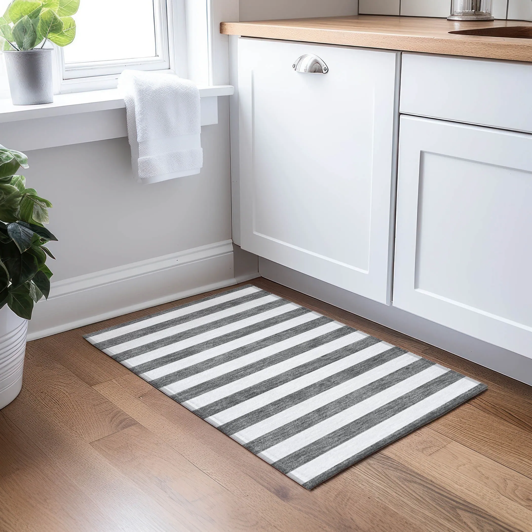 Machine Washable Indoor/ Outdoor Cabana Stripe Chantille Rug