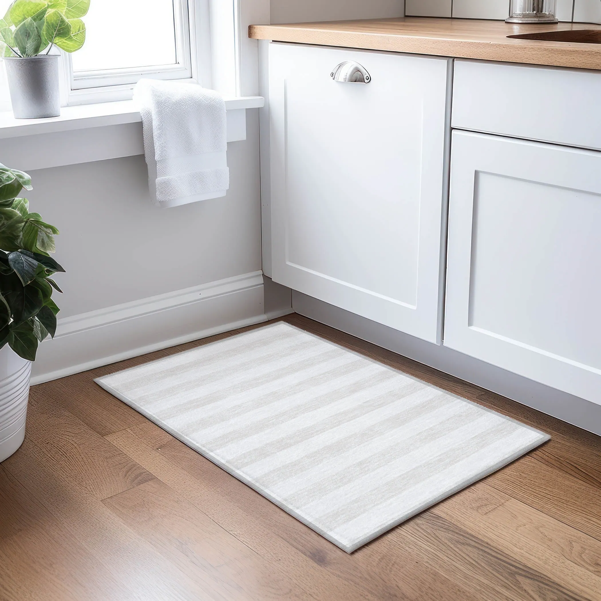 Machine Washable Indoor/ Outdoor Cabana Stripe Chantille Rug