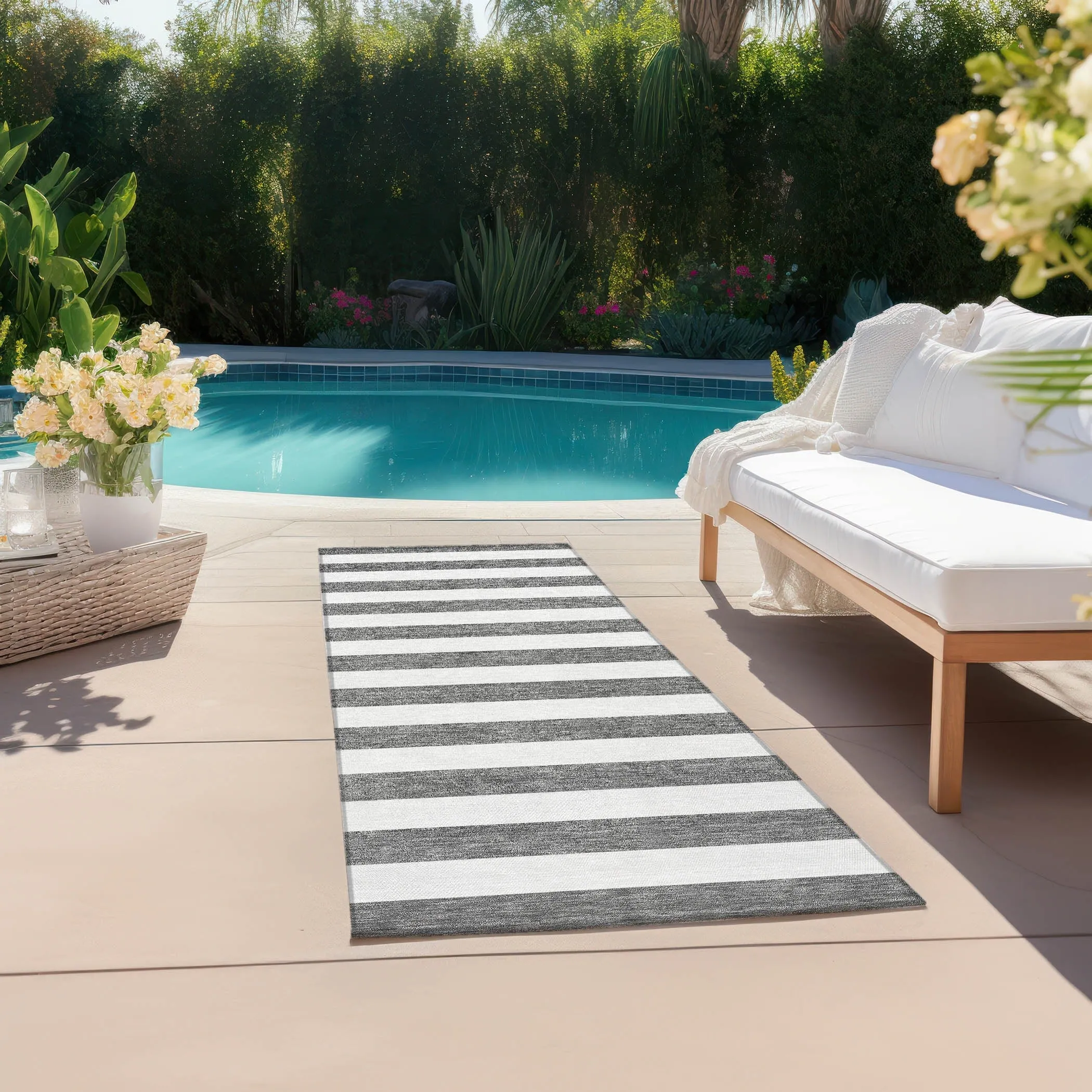 Machine Washable Indoor/ Outdoor Cabana Stripe Chantille Rug