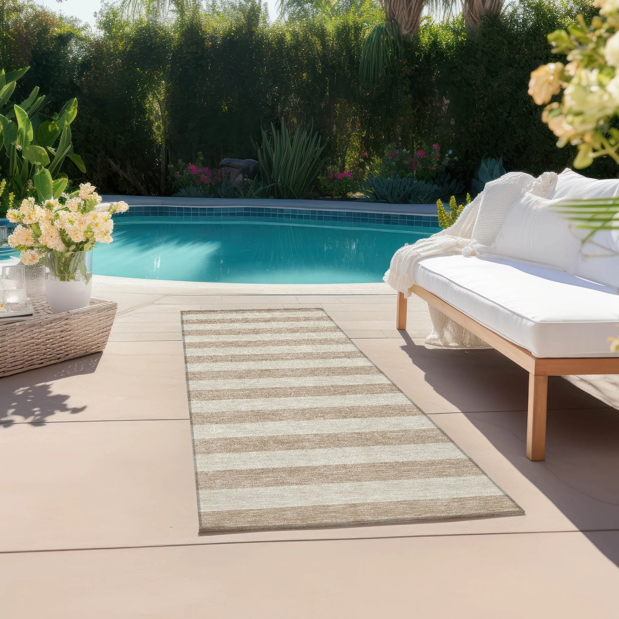 Machine Washable Indoor/ Outdoor Cabana Stripe Chantille Rug