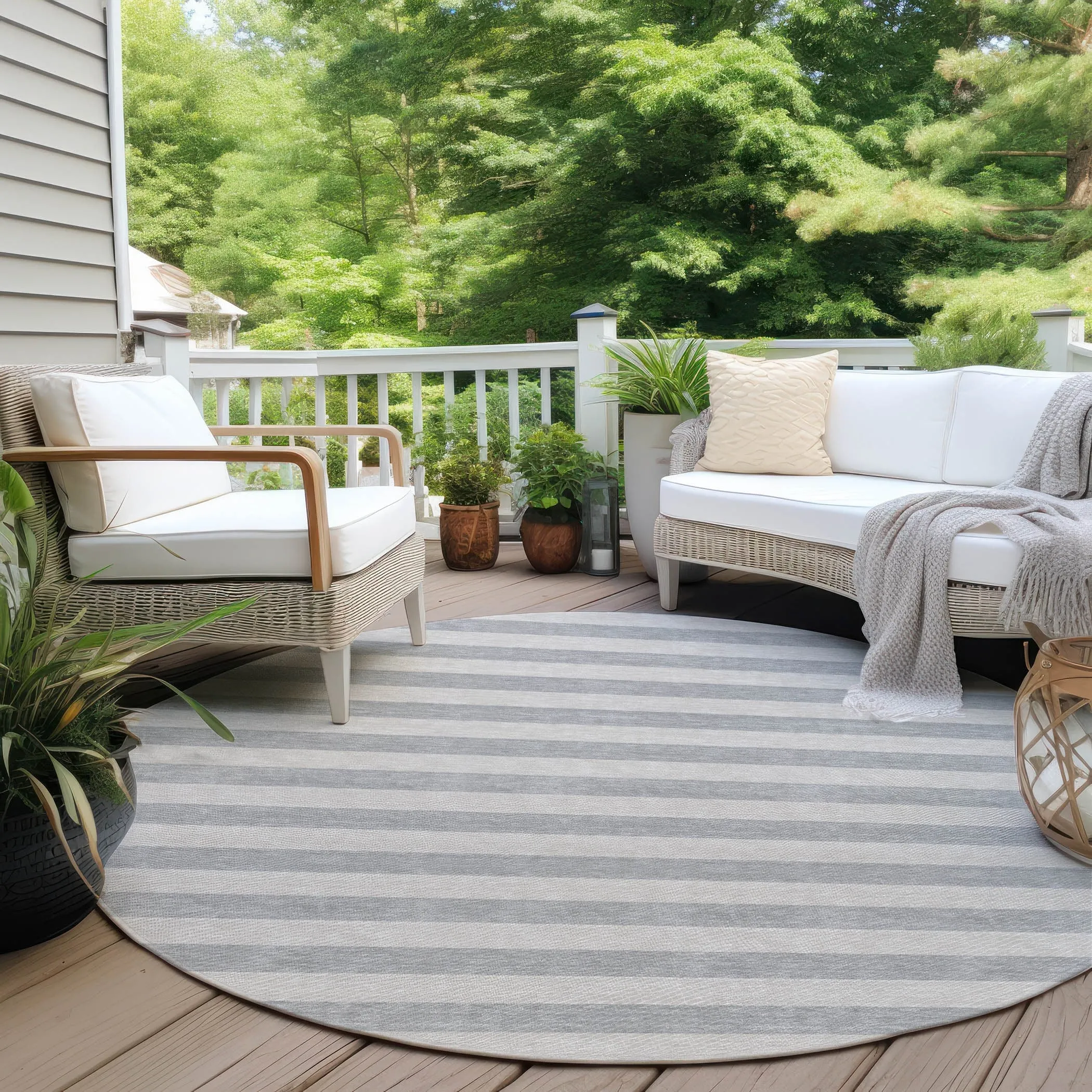 Machine Washable Indoor/ Outdoor Cabana Stripe Chantille Rug